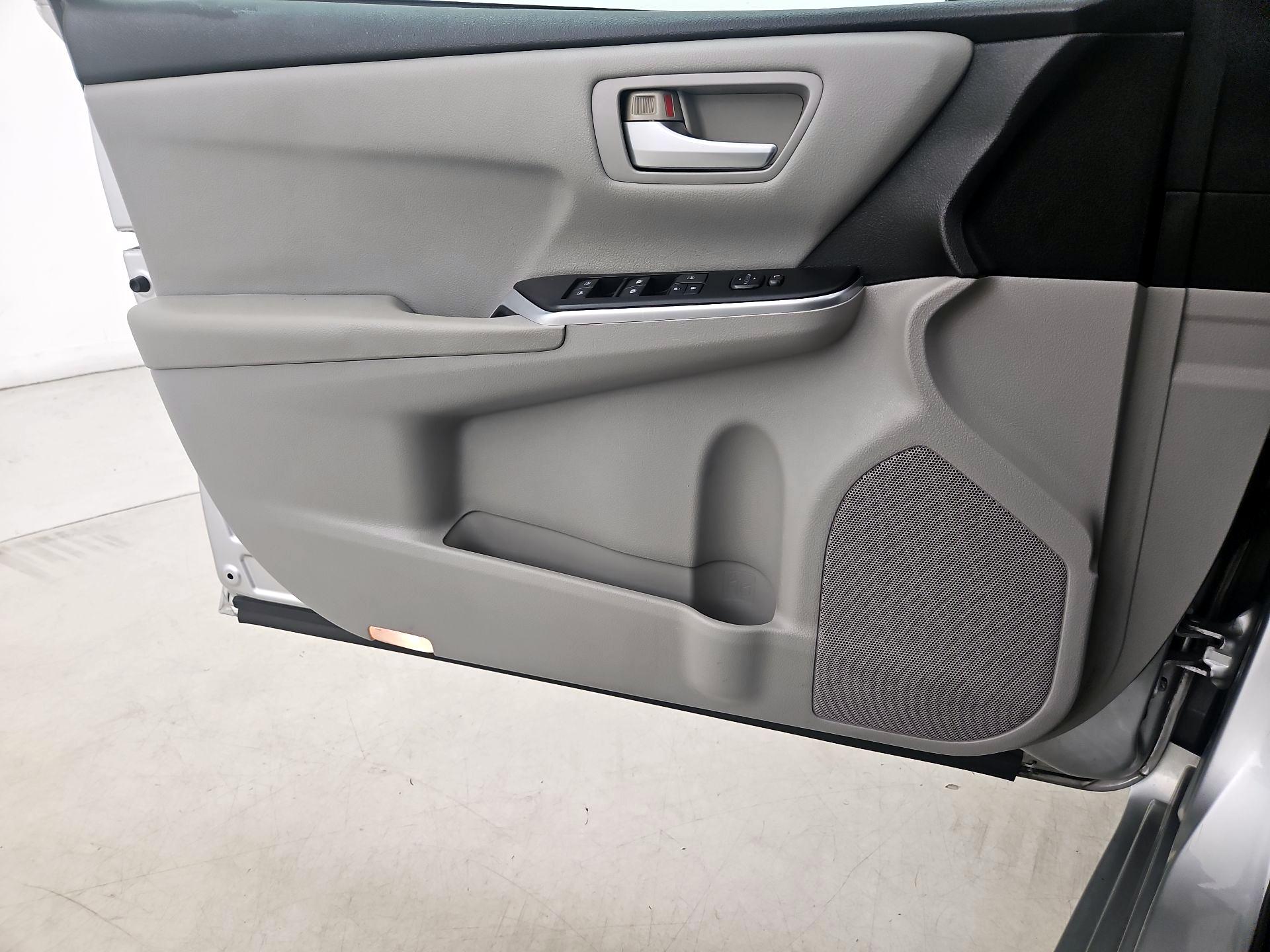 Thumbnail: 2015 Toyota Camry - 12