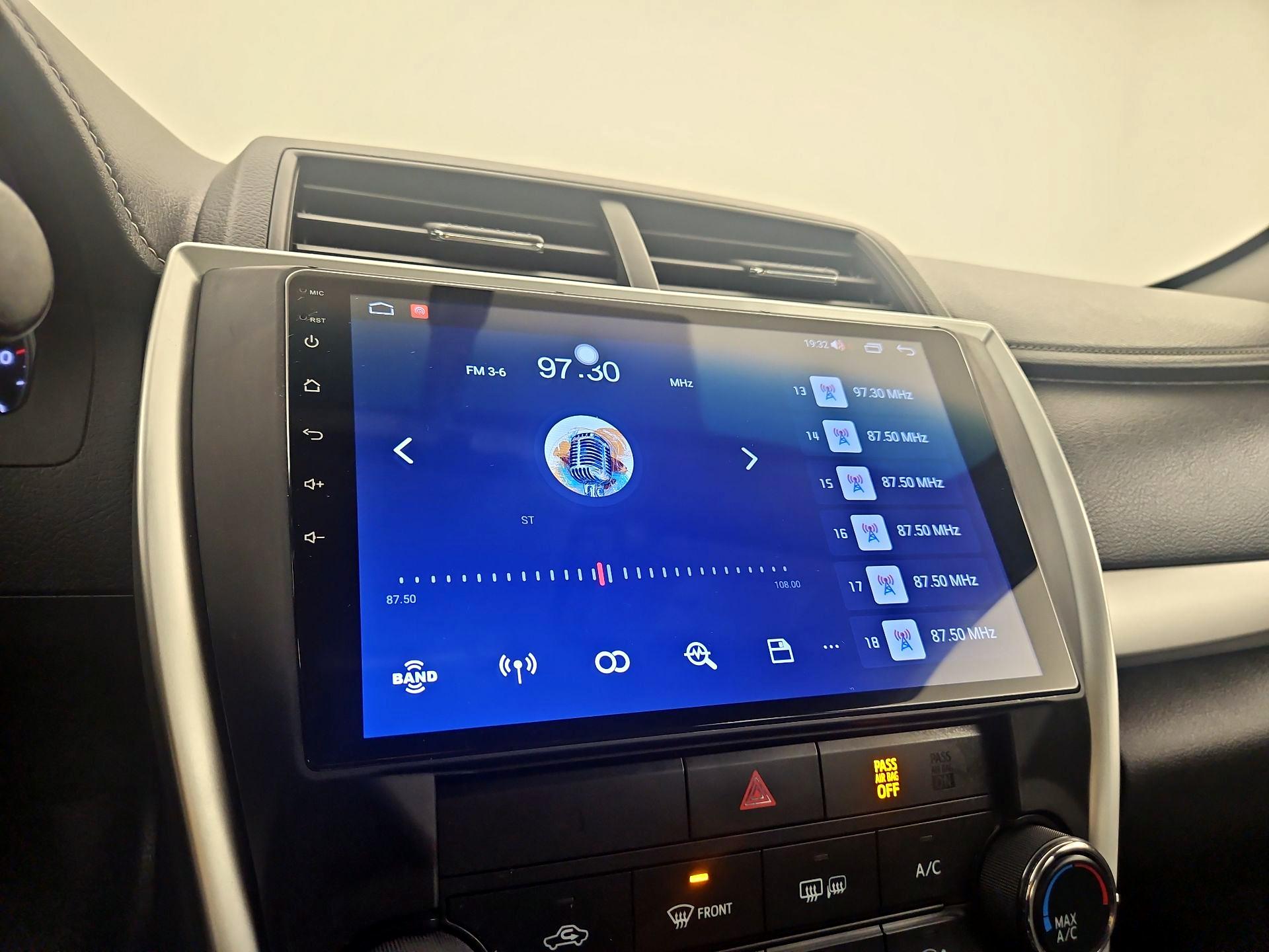 Thumbnail: 2015 Toyota Camry - 15