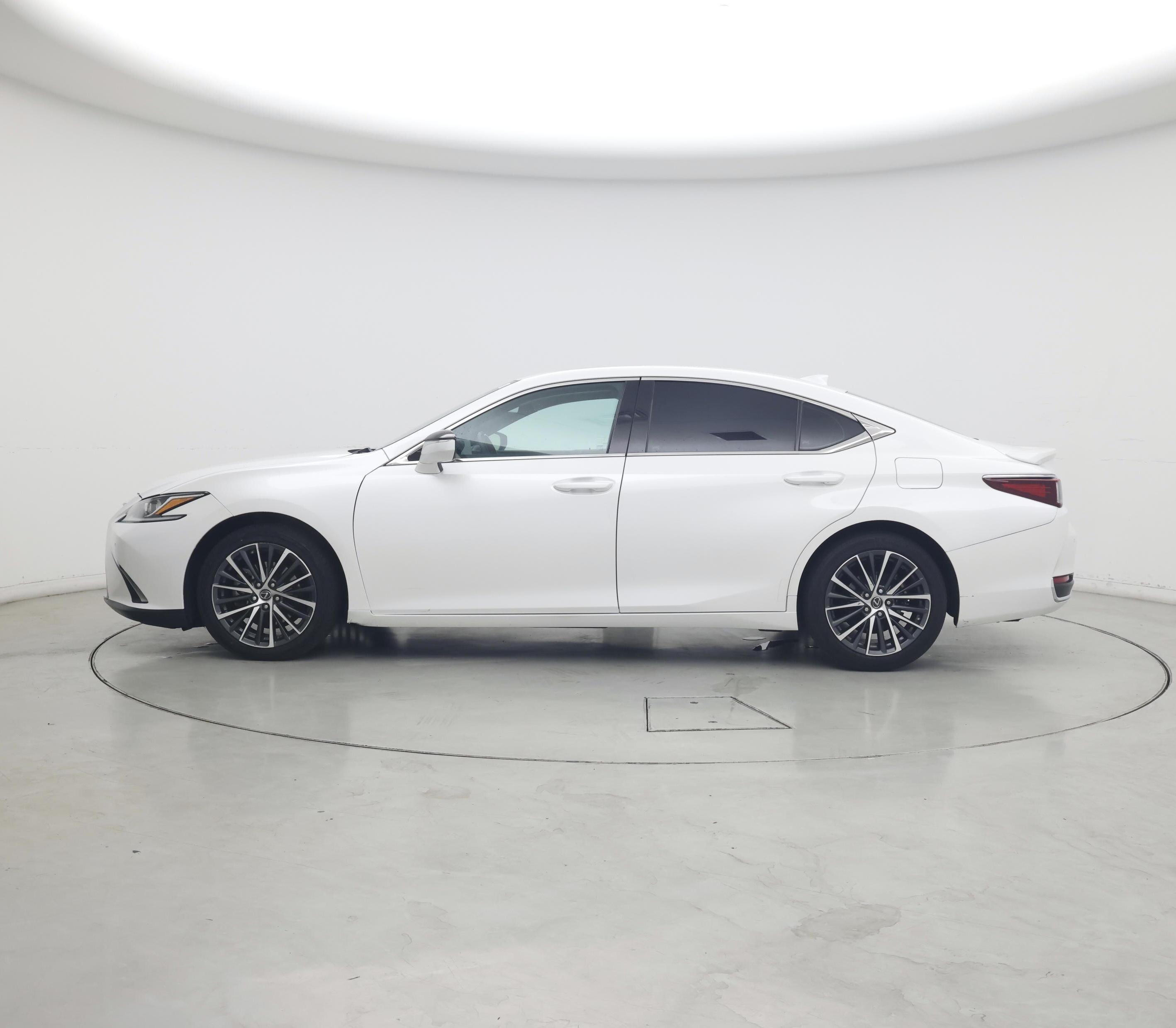 Thumbnail: 2023 Lexus ES - 3