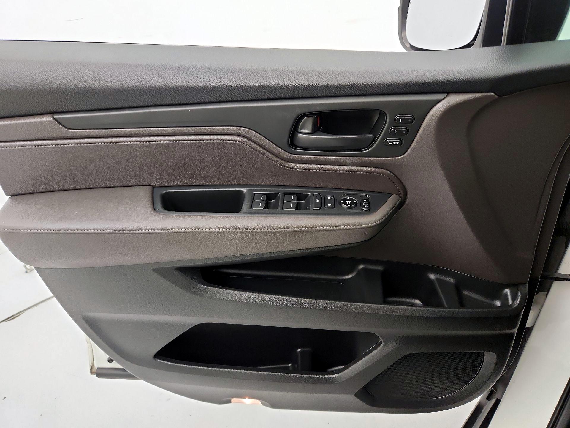 Thumbnail: 2018 Honda Odyssey - 12