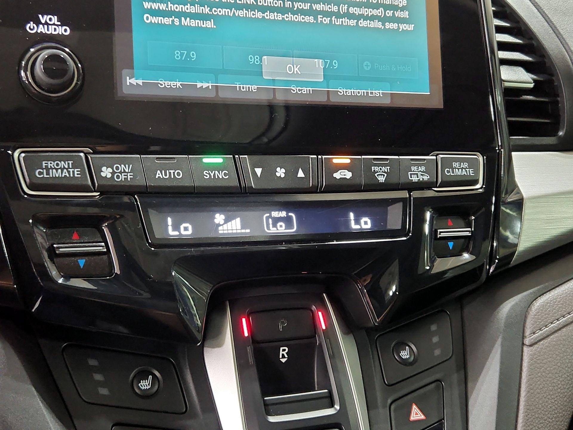 Thumbnail: 2018 Honda Odyssey - 16
