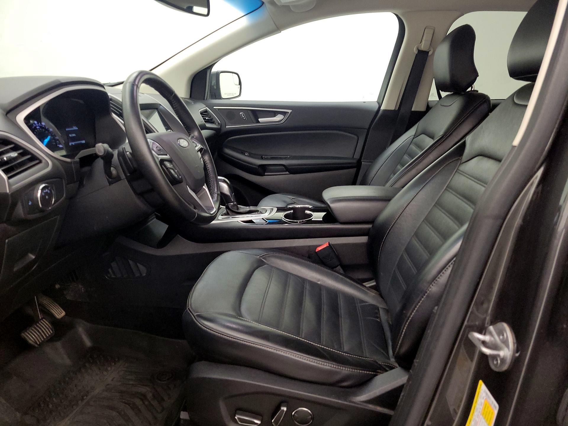 Thumbnail: 2017 Ford Edge - 11