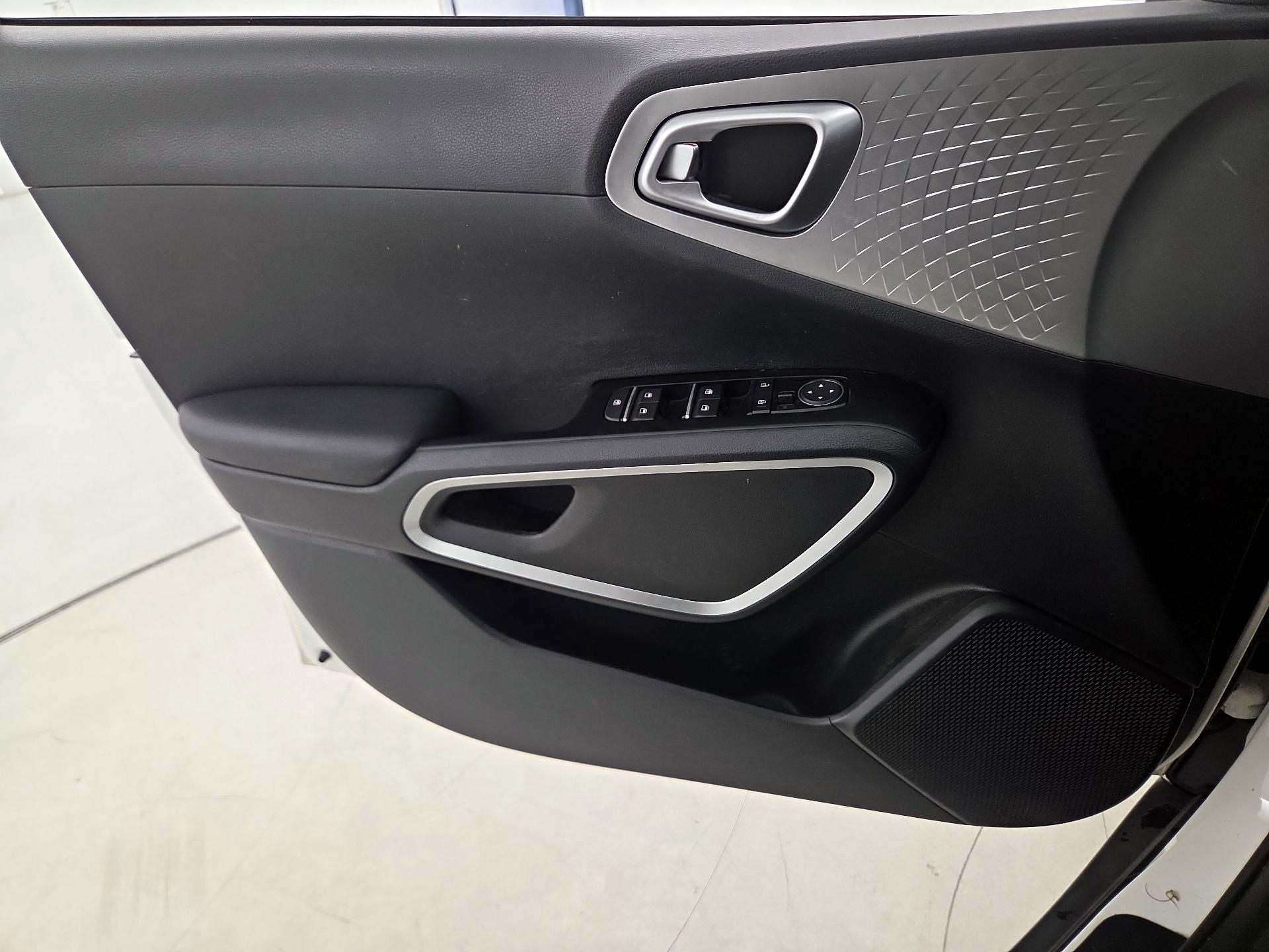 Thumbnail: 2020 Kia Soul - 12