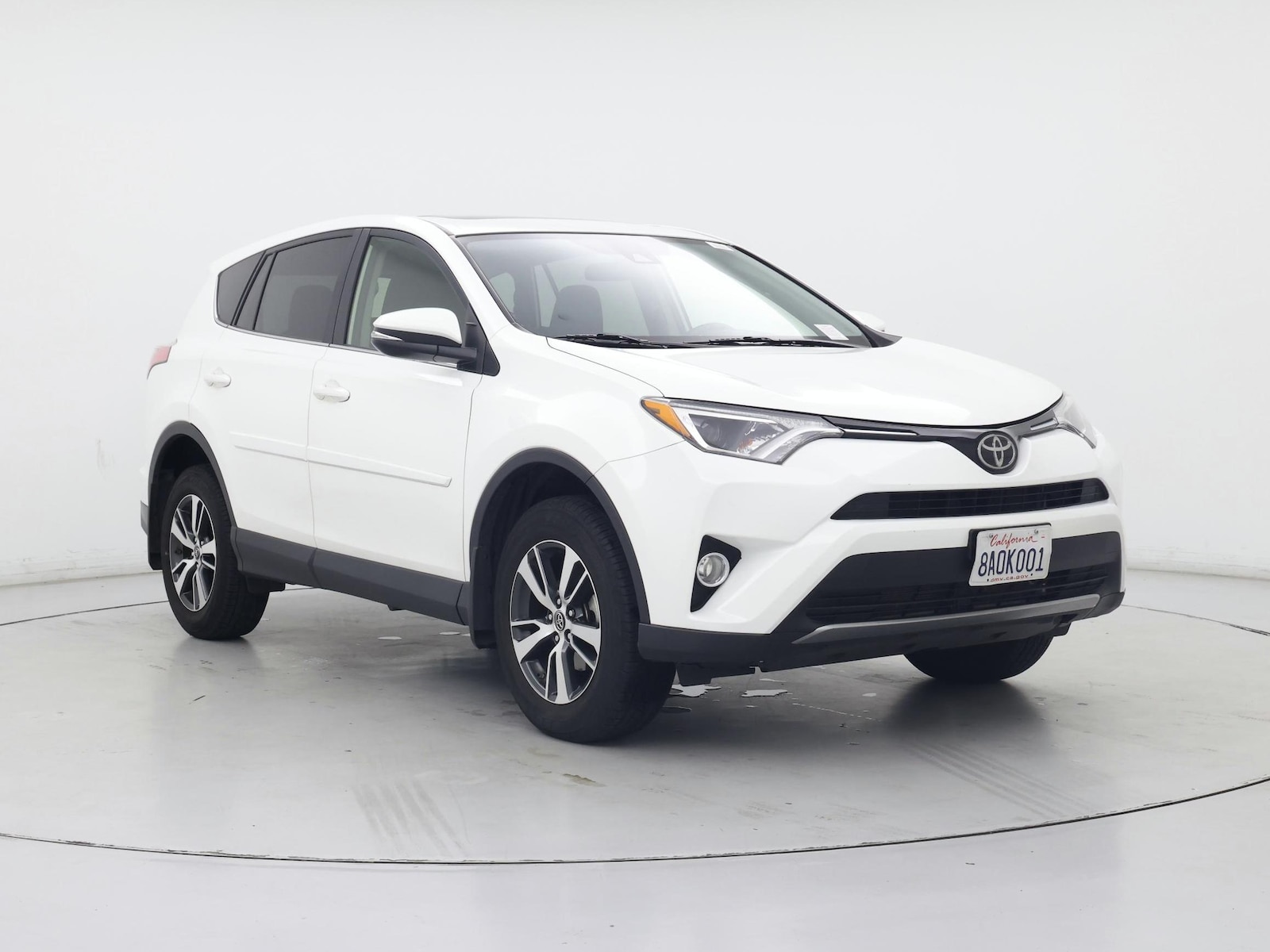 2018 Toyota RAV4 XLE - Photo 2