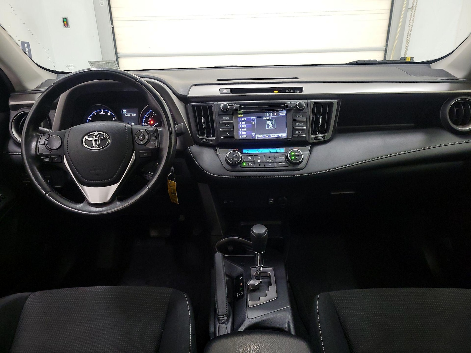 2018 Toyota RAV4 XLE - Photo 10