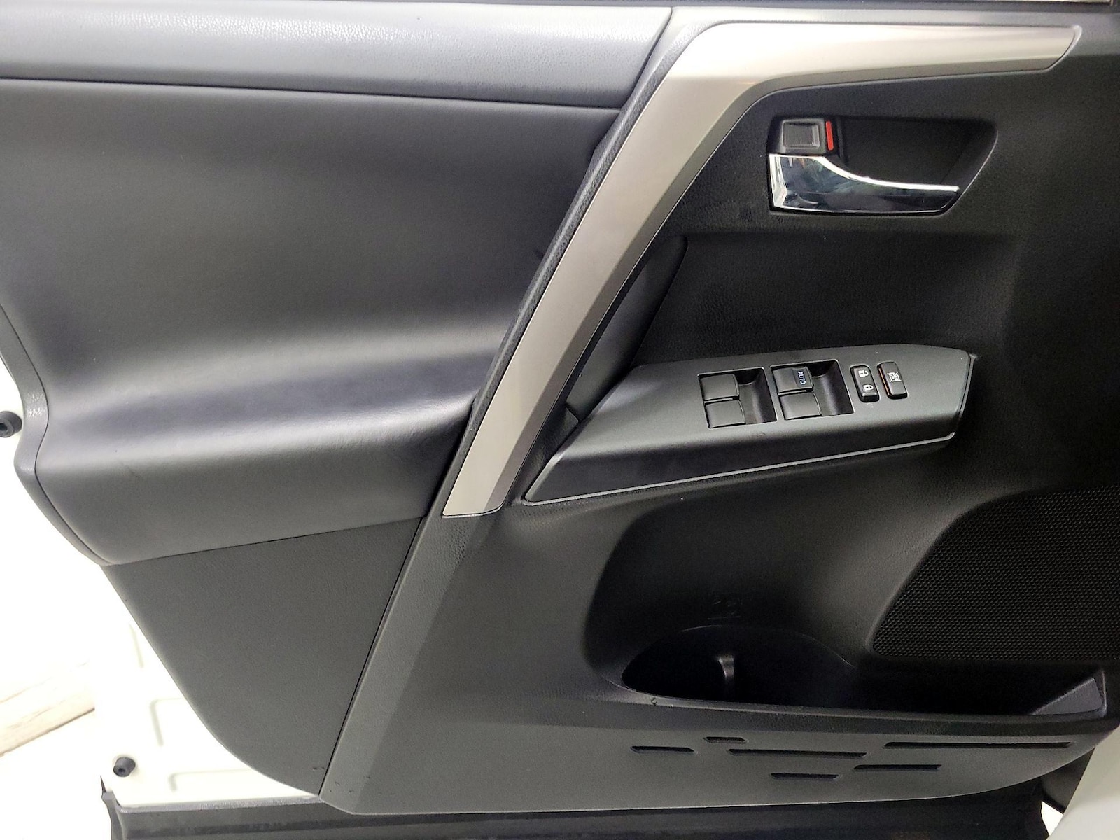 2018 Toyota RAV4 XLE - Photo 13