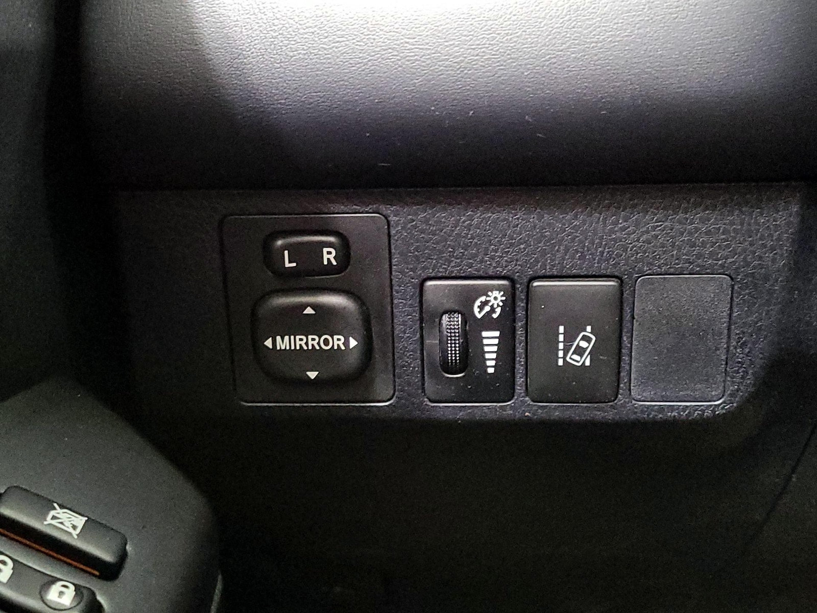 2018 Toyota RAV4 XLE - Photo 14