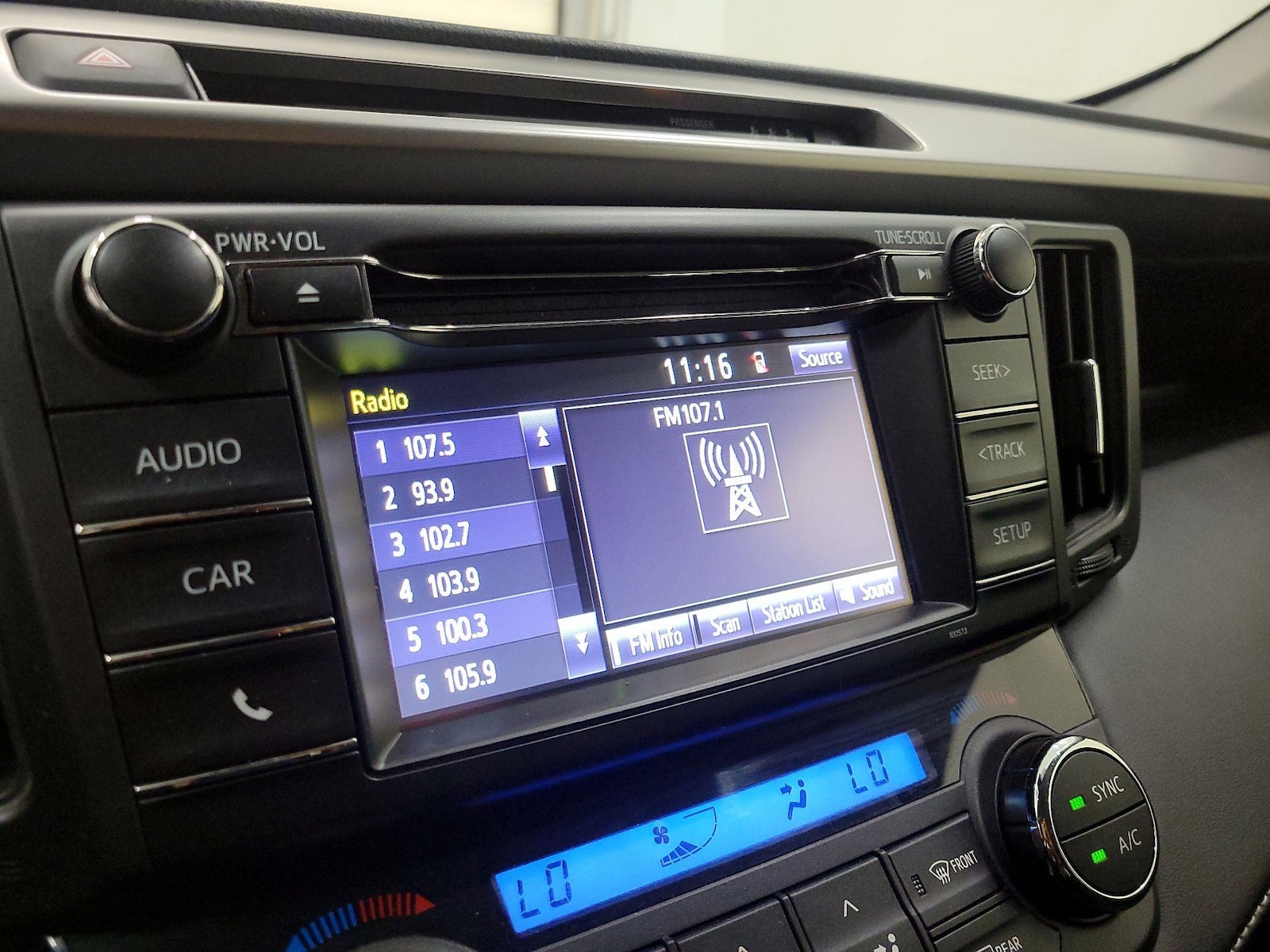 2018 Toyota RAV4 XLE - Photo 16