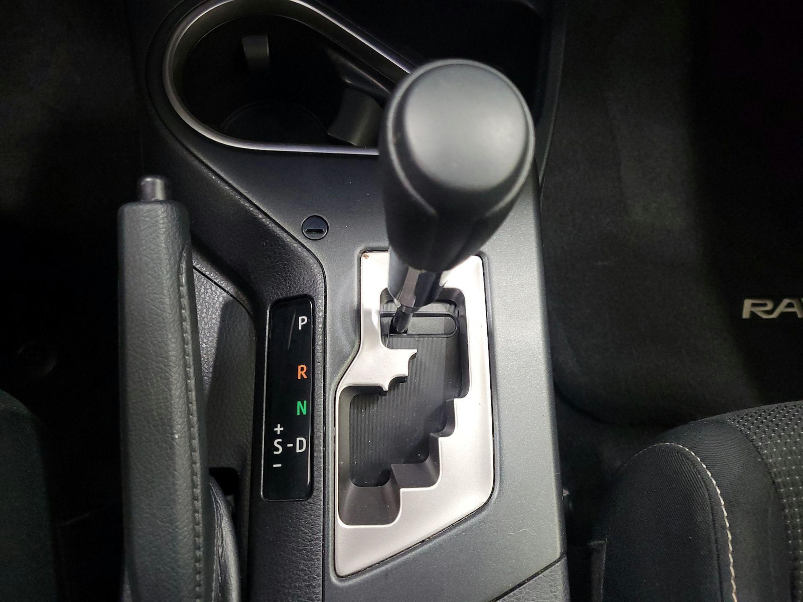 2018 Toyota RAV4 XLE - Photo 18