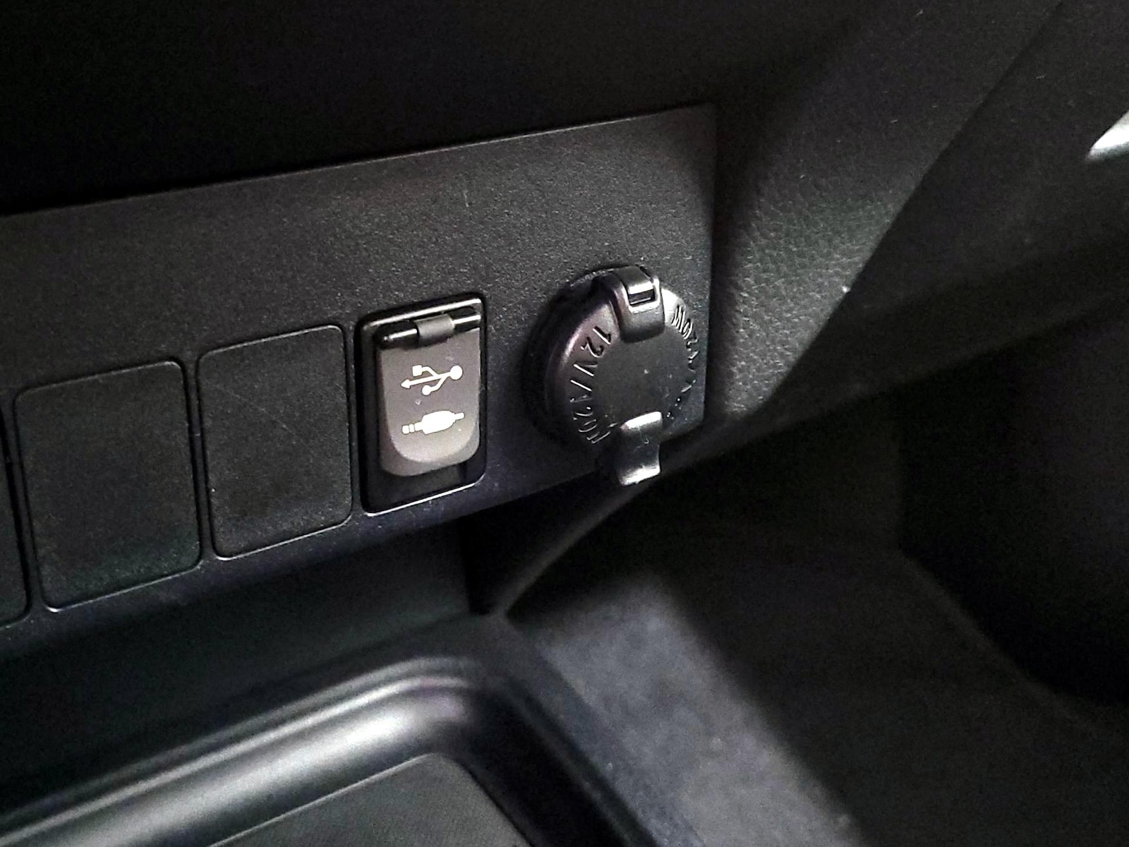 2018 Toyota RAV4 XLE - Photo 19