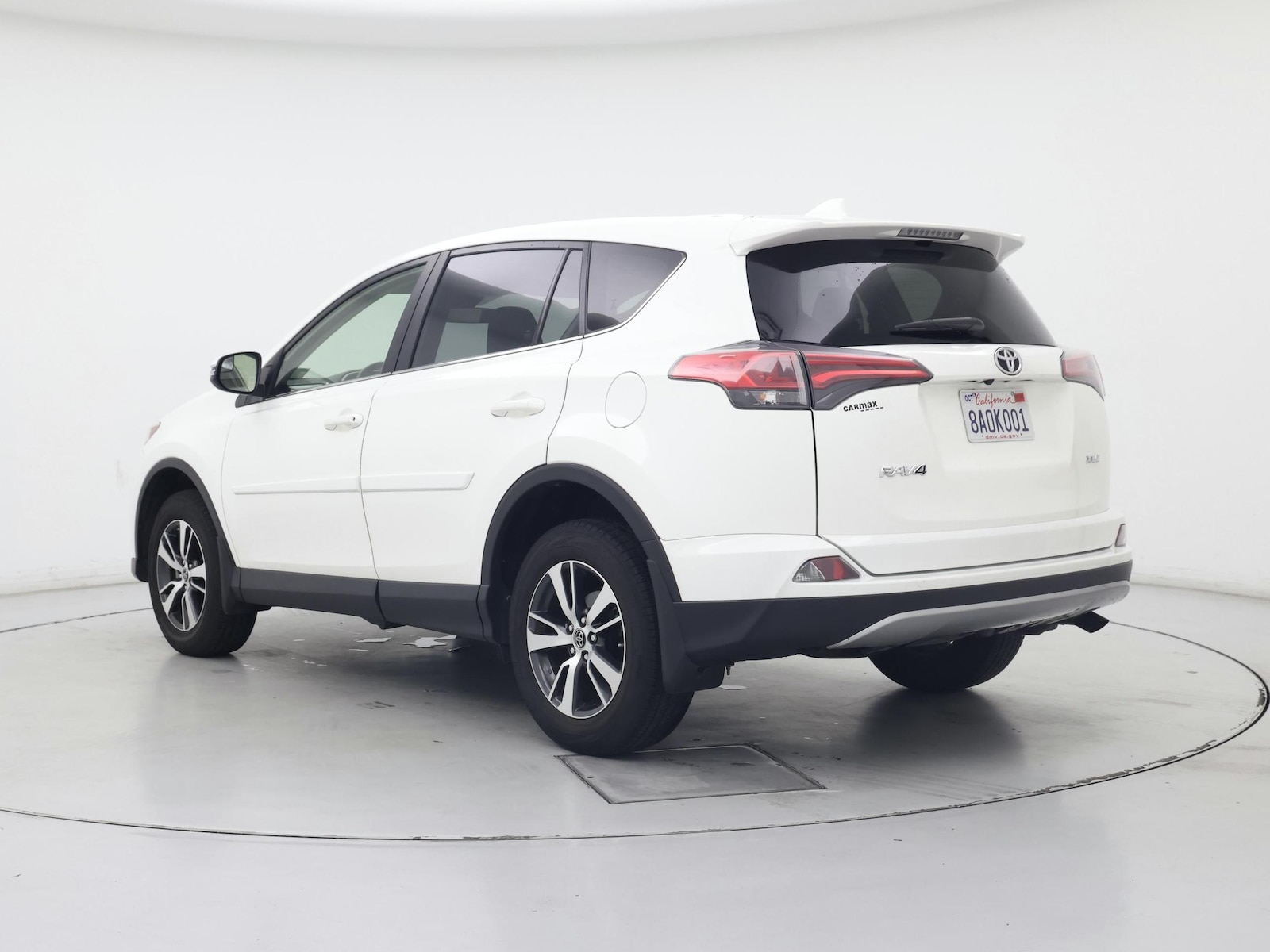 2018 Toyota RAV4 XLE - Photo 3