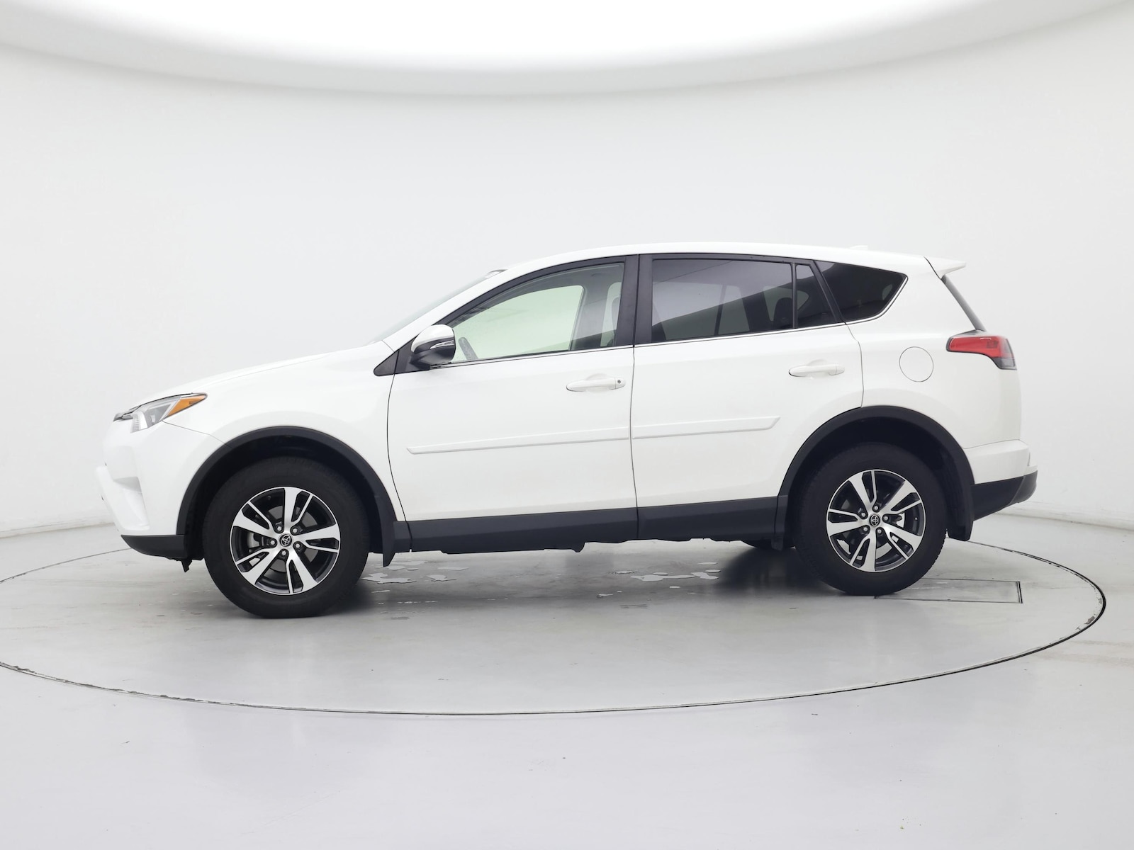 2018 Toyota RAV4 XLE - Photo 4