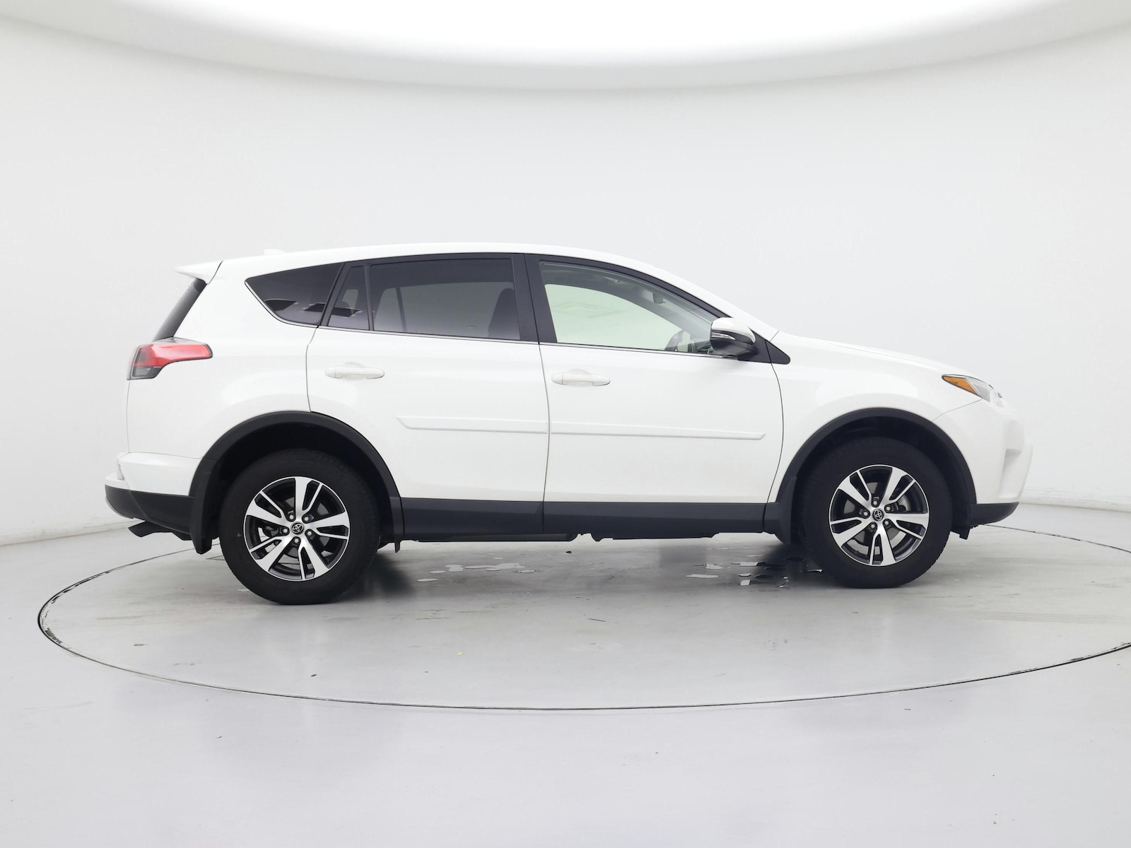 2018 Toyota RAV4 XLE - Photo 8