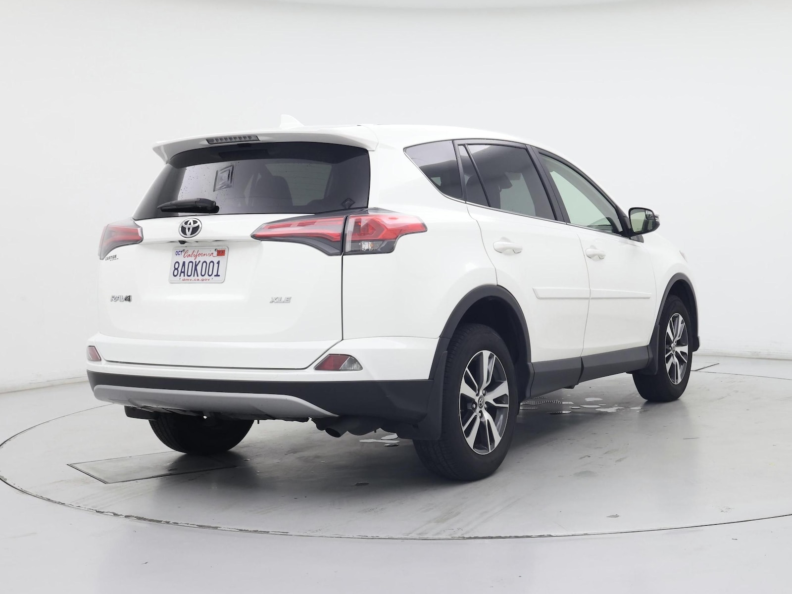 2018 Toyota RAV4 XLE - Photo 9