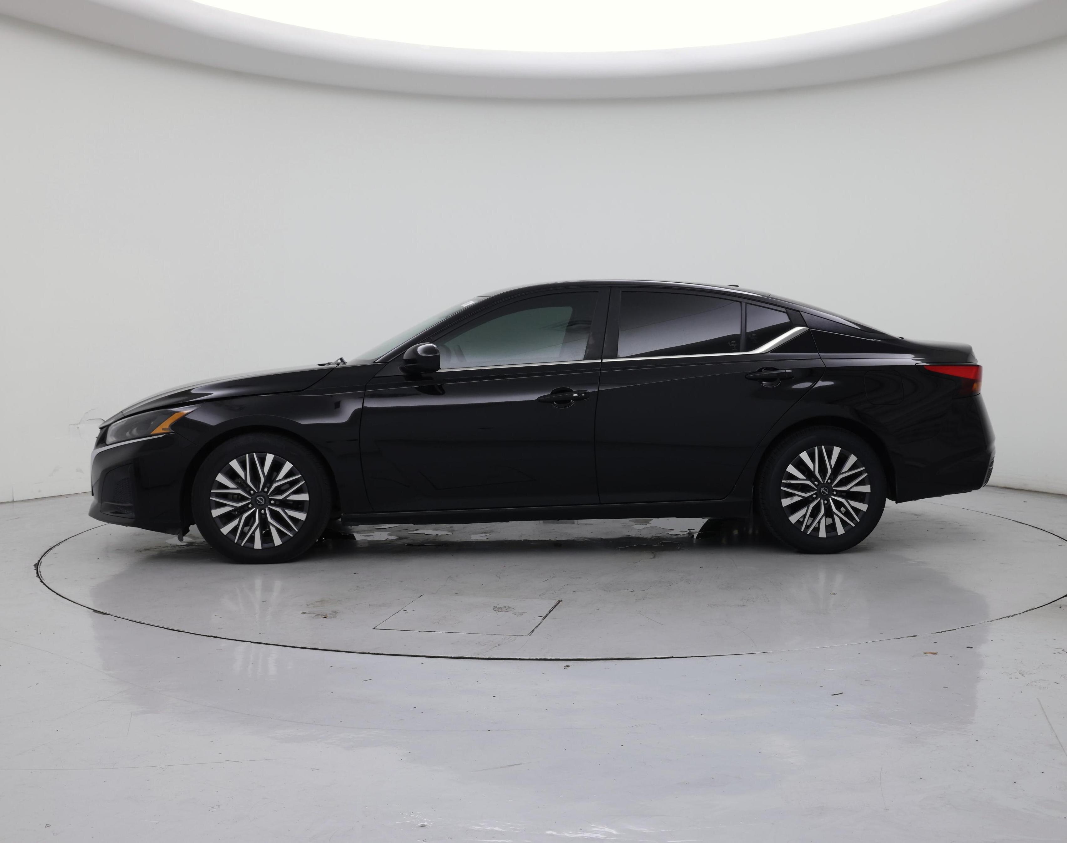 Thumbnail: 2023 Nissan Altima - 3