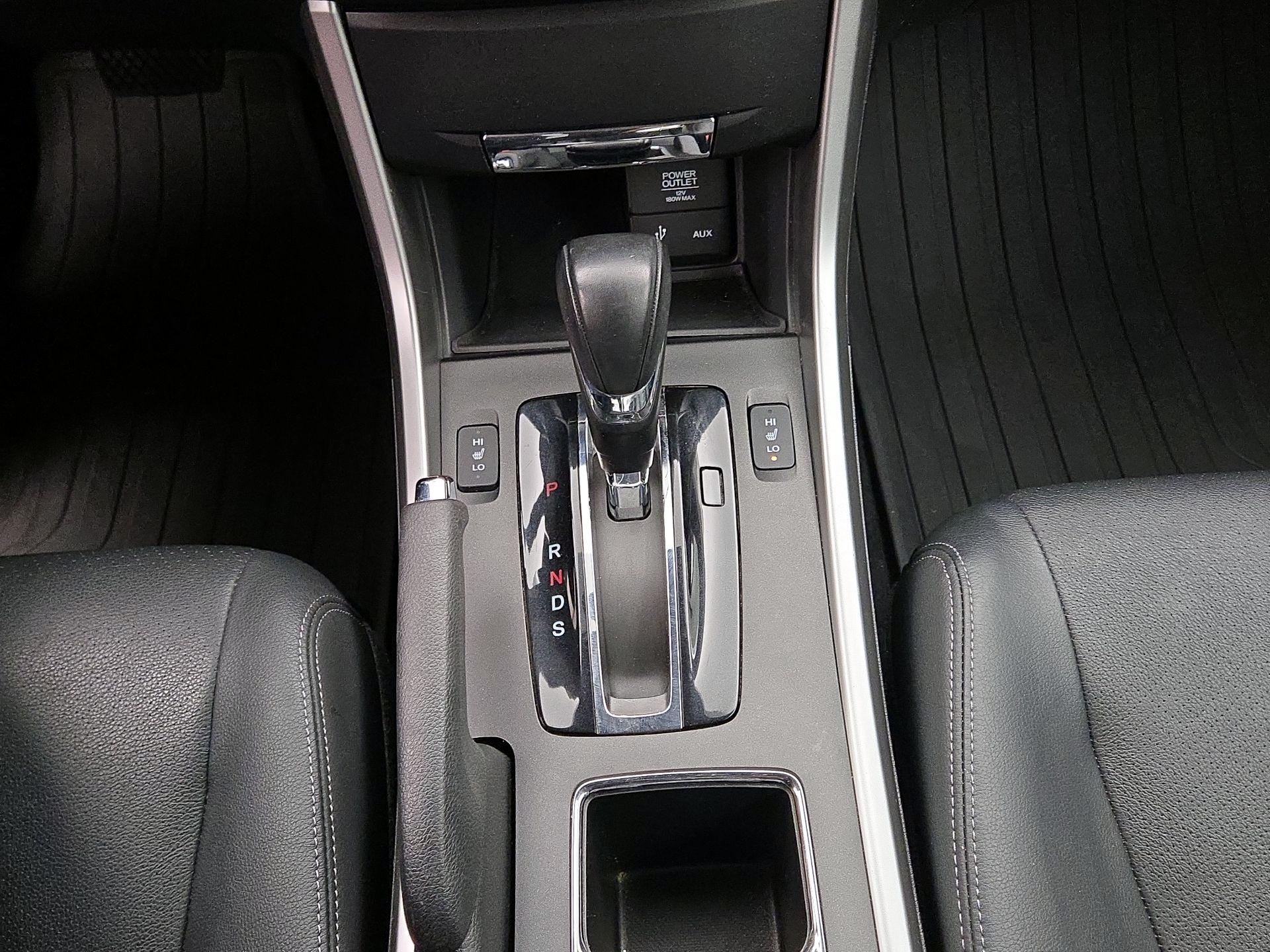 Thumbnail: 2015 Honda Accord - 17