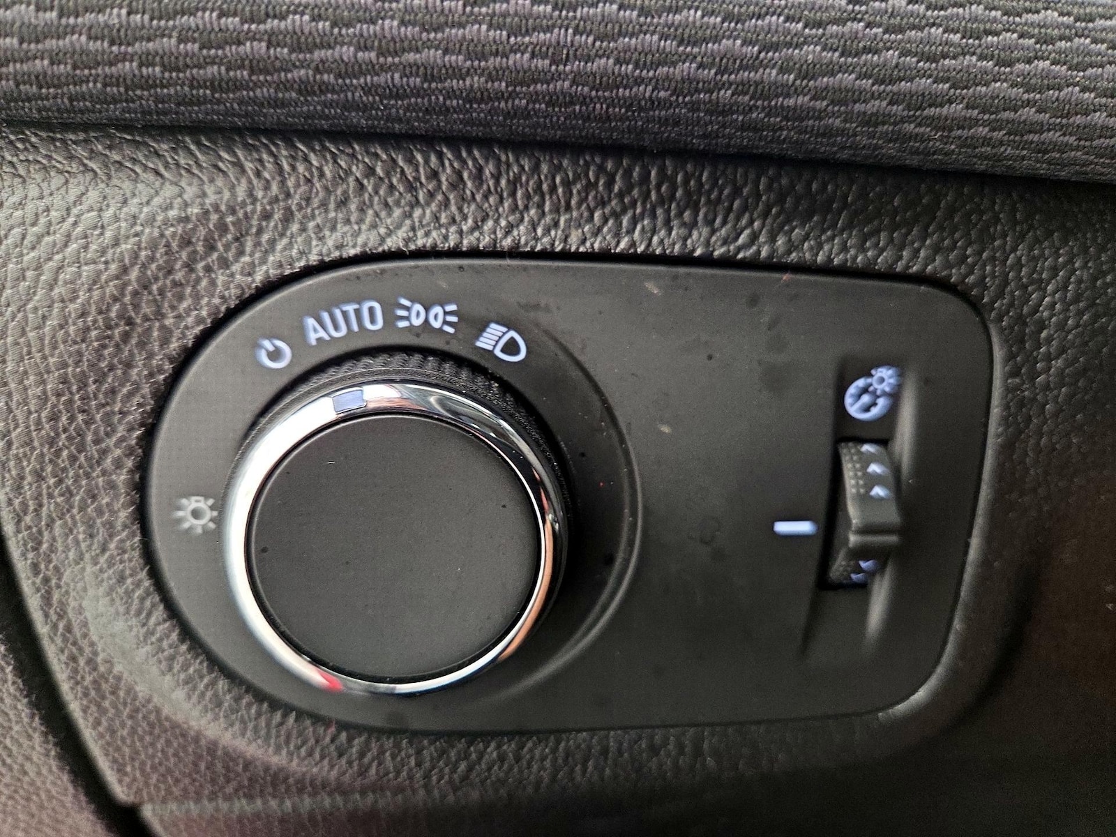 2019 Chevrolet Cruze LS - Photo 14