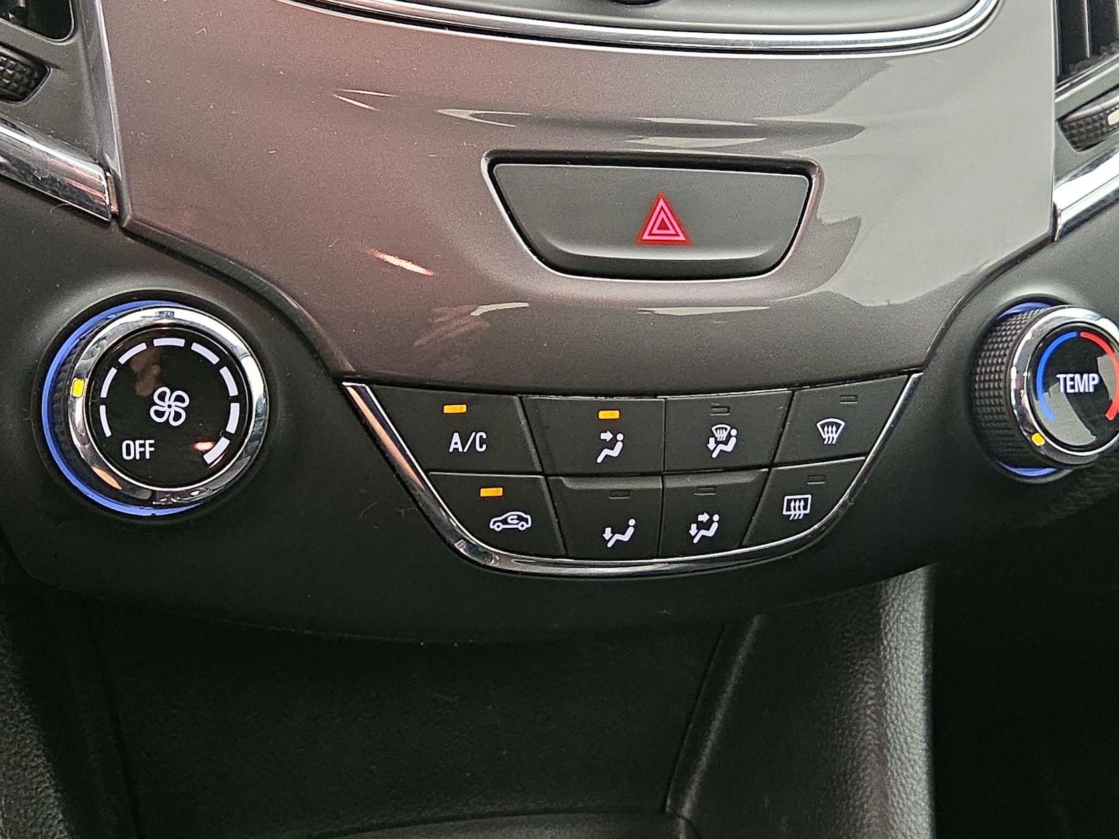 2019 Chevrolet Cruze LS - Photo 18