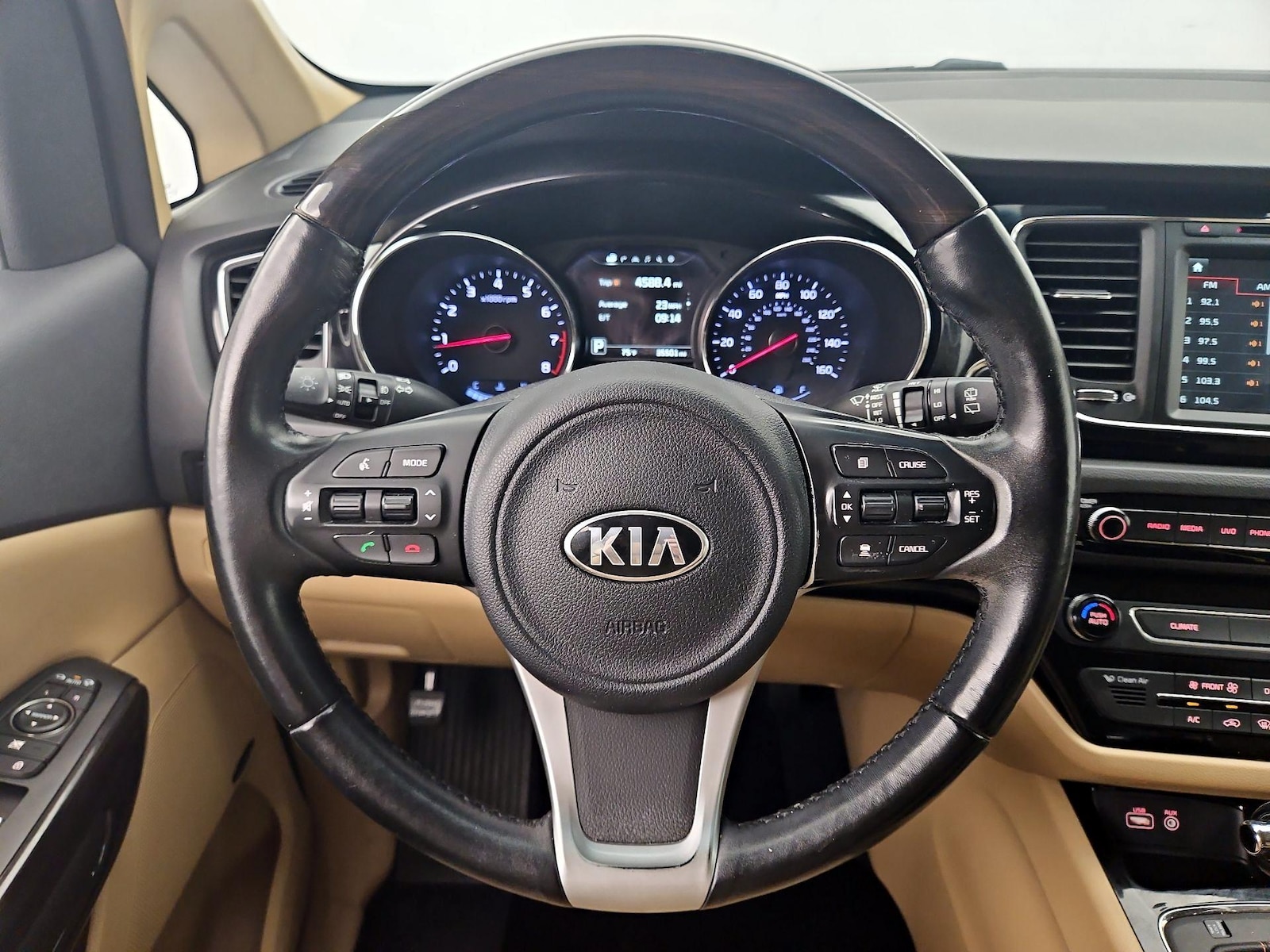 2016 Kia Sedona SX Limited - Photo 11
