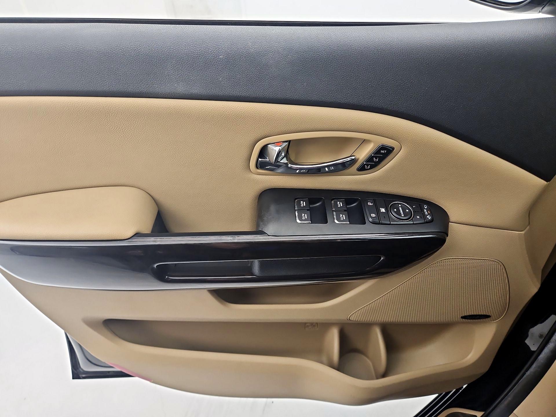 Thumbnail: 2016 Kia Sedona - 12