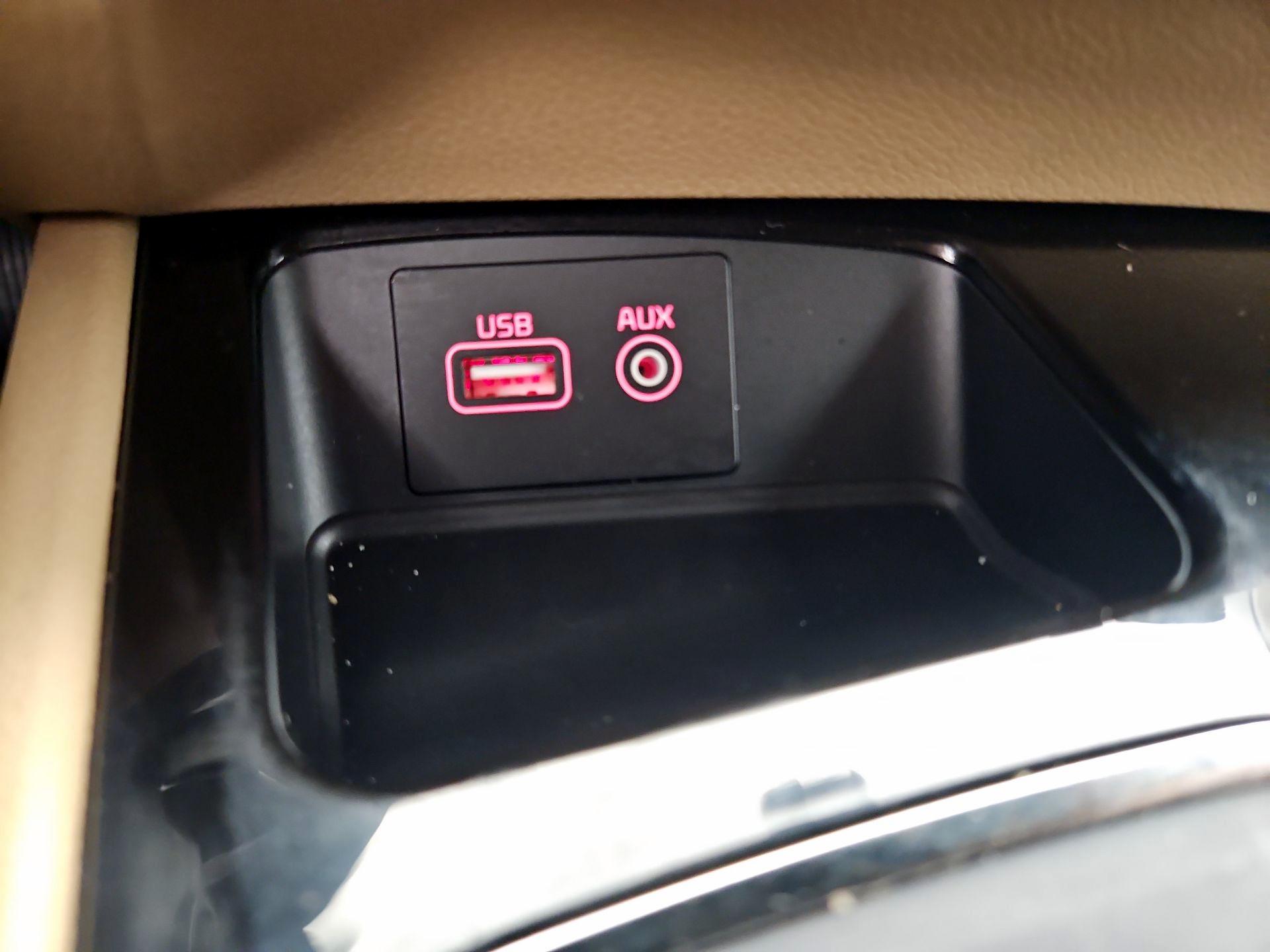 Thumbnail: 2016 Kia Sedona - 19