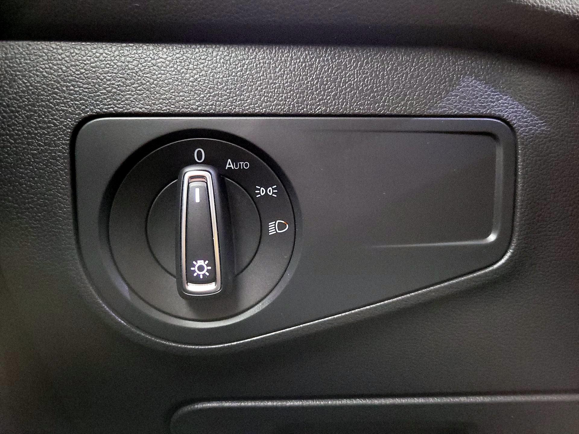 Thumbnail: 2019 Volkswagen Tiguan - 13