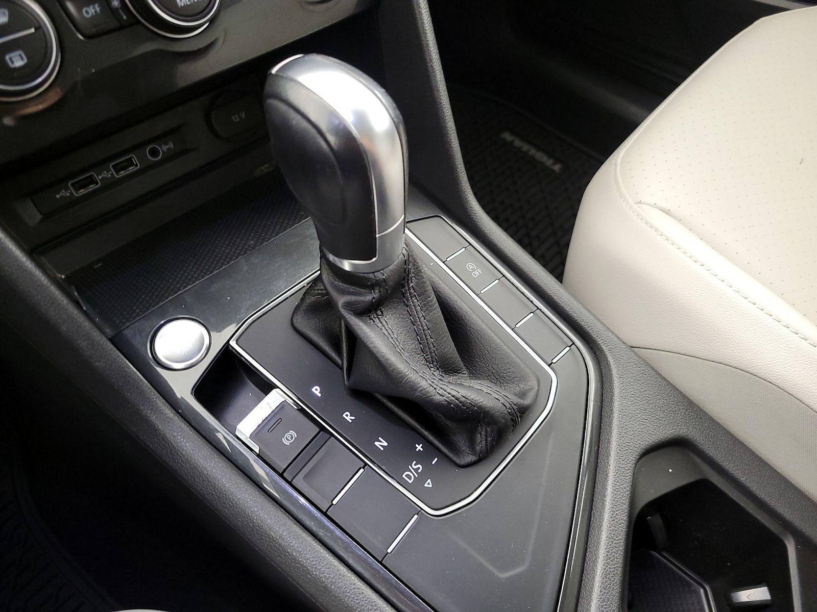 2019 Volkswagen Tiguan SE - Photo 18
