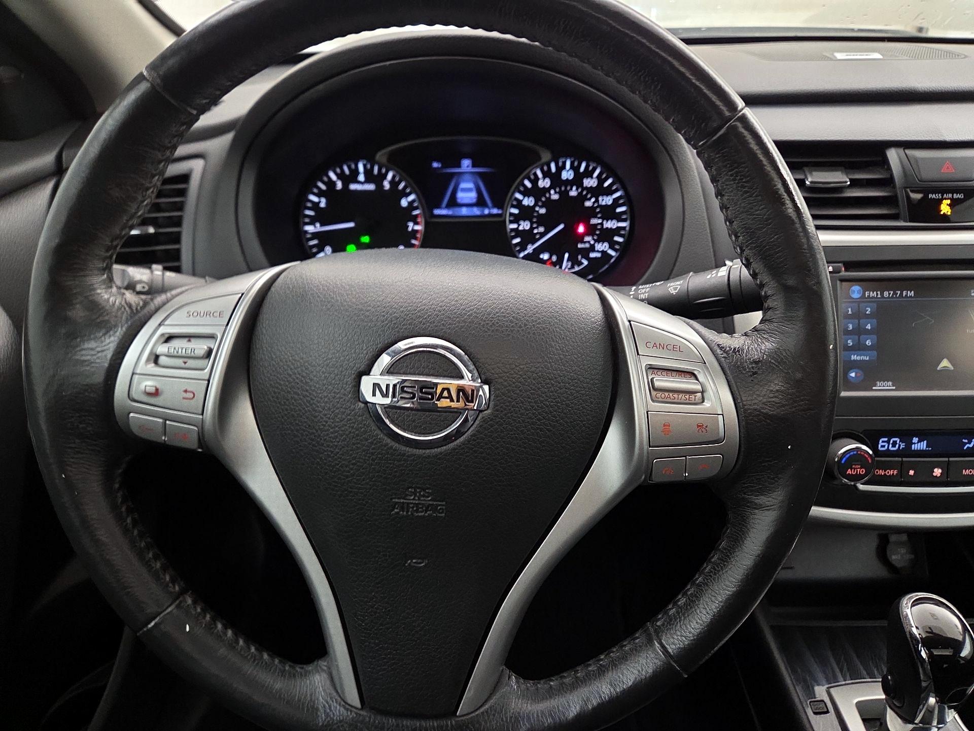 Thumbnail: 2017 Nissan Altima - 10