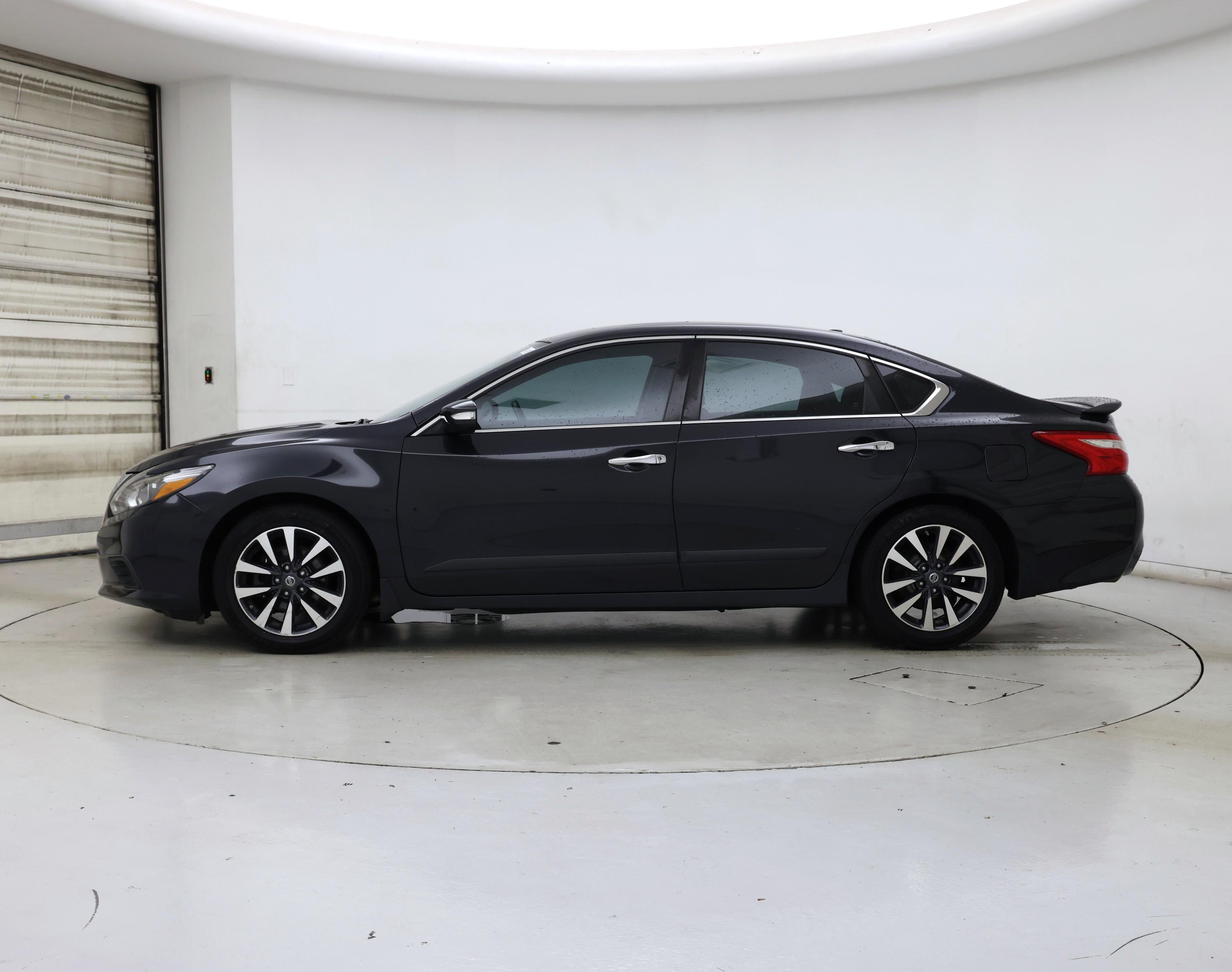 Thumbnail: 2017 Nissan Altima - 3