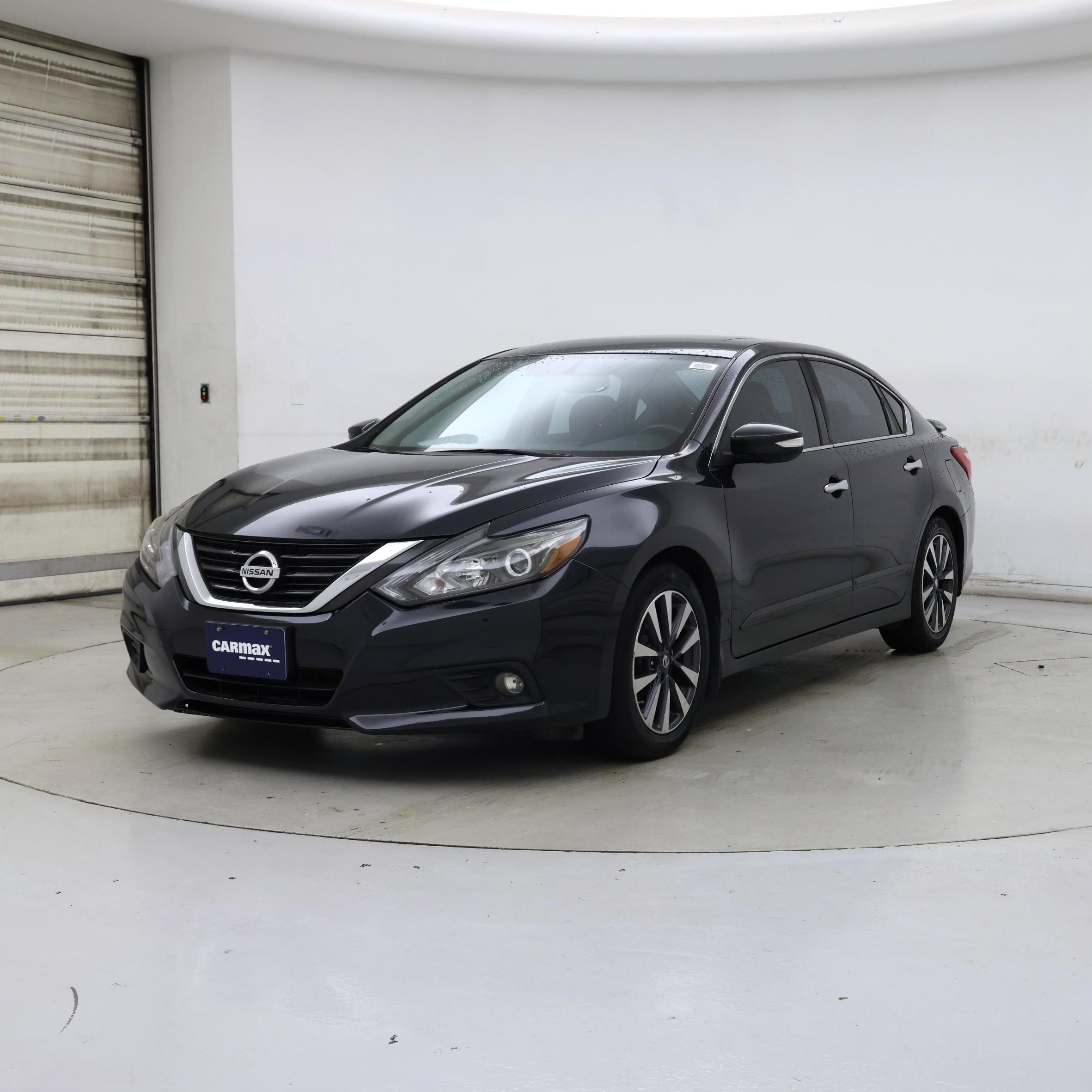 Thumbnail: 2017 Nissan Altima - 4