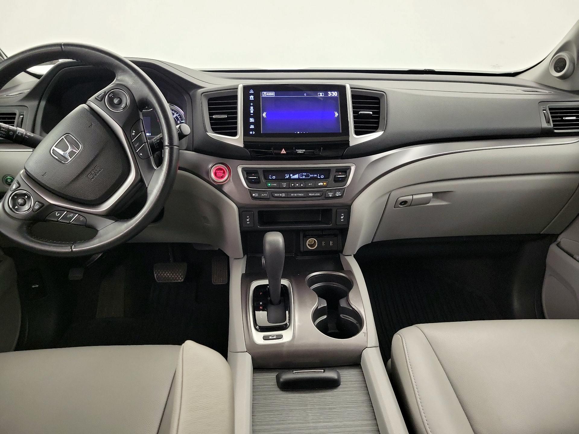 Thumbnail: 2017 Honda Pilot - 9