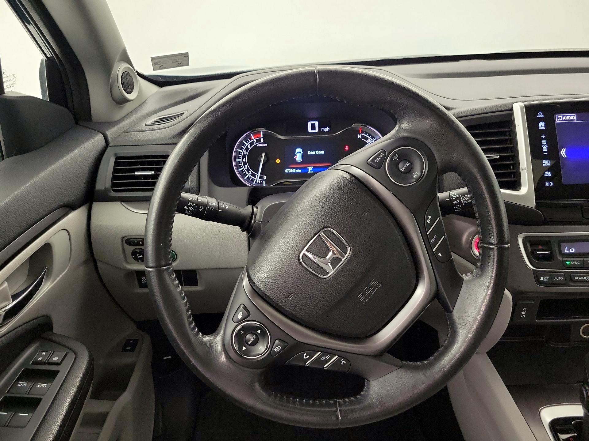 Thumbnail: 2017 Honda Pilot - 10