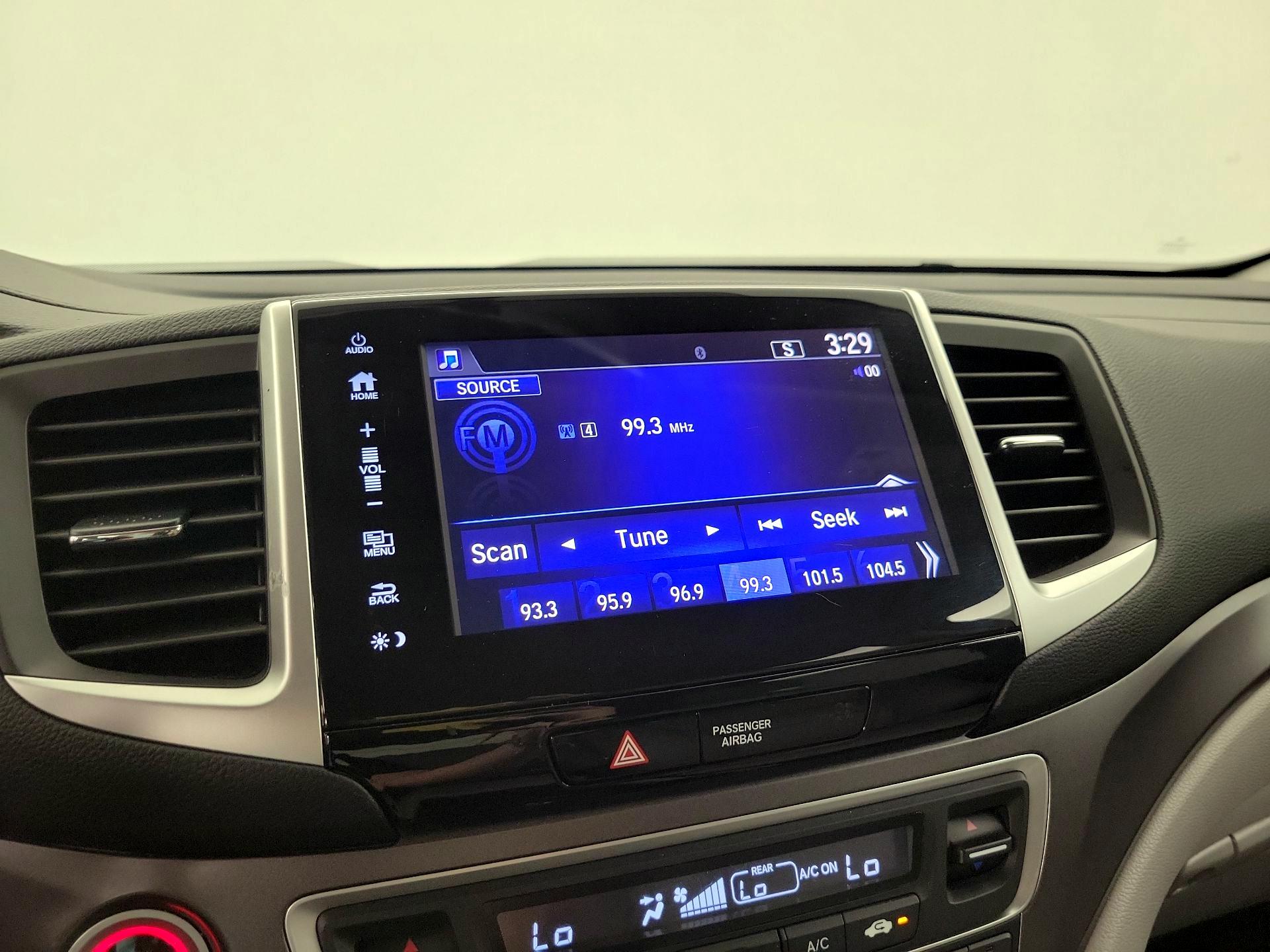 Thumbnail: 2017 Honda Pilot - 15