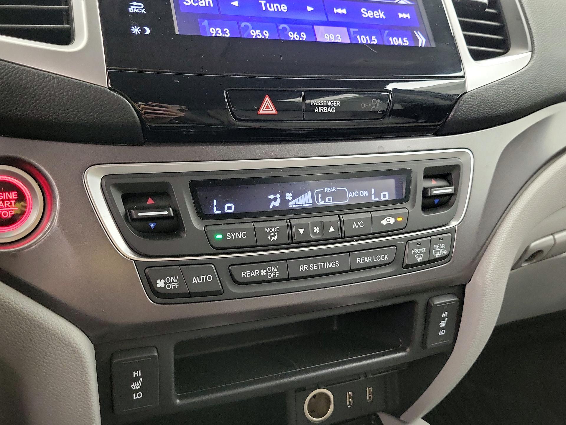 Thumbnail: 2017 Honda Pilot - 16