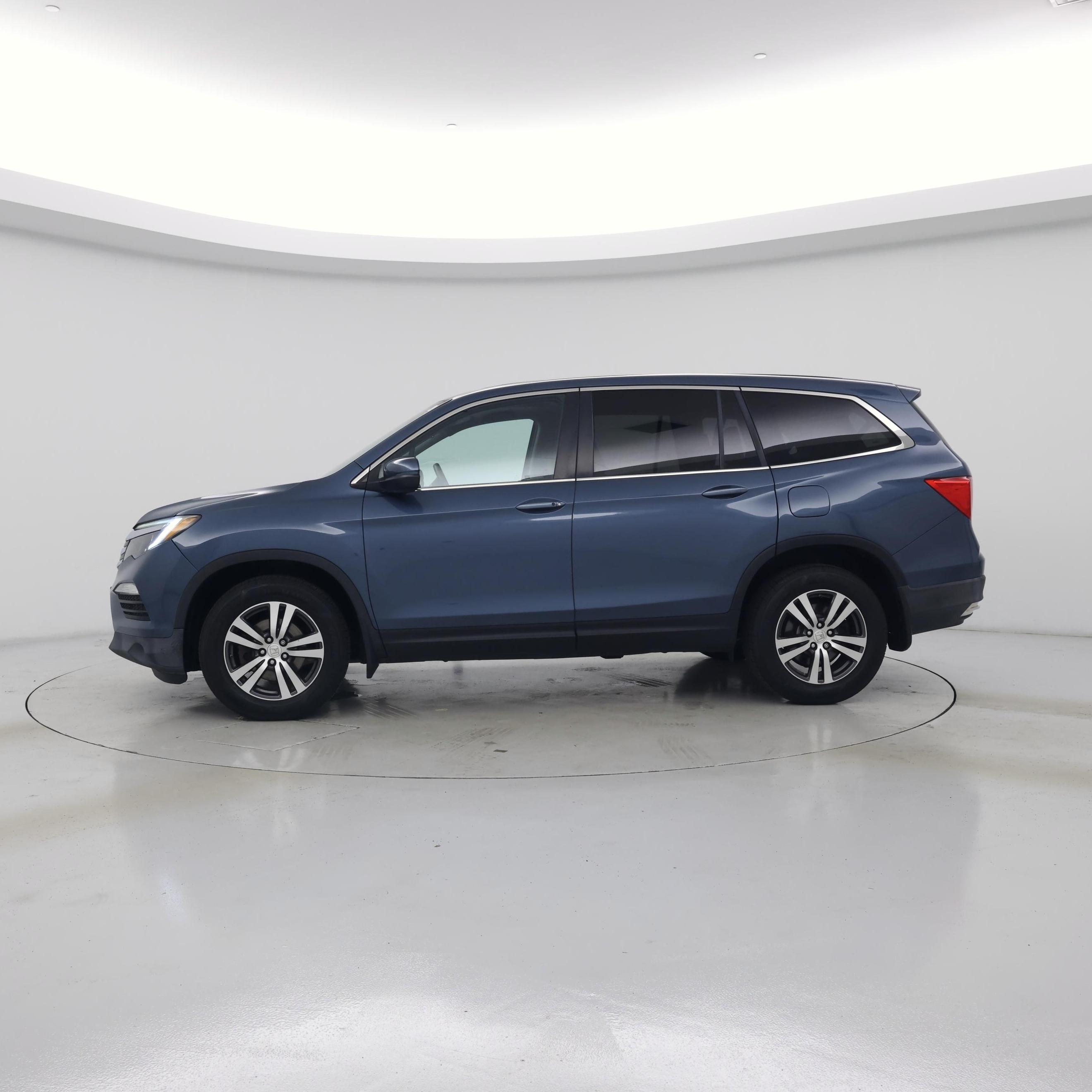 Thumbnail: 2017 Honda Pilot - 3