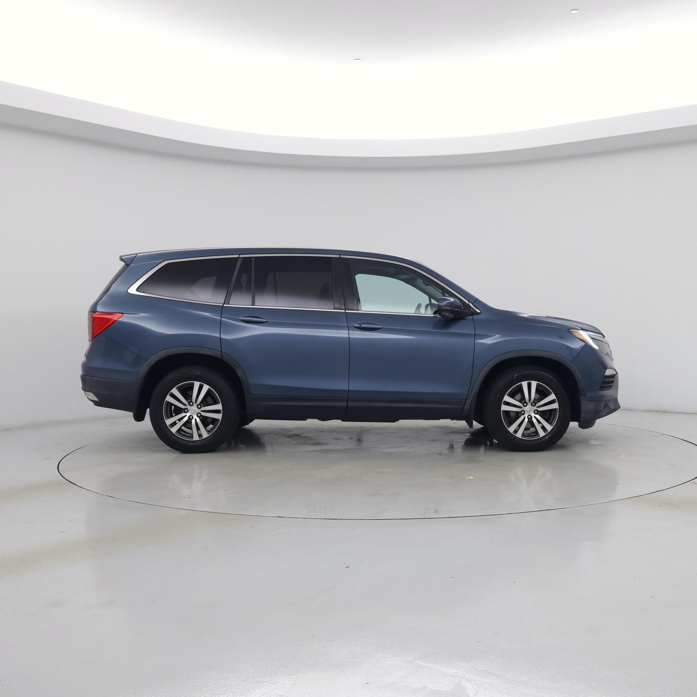 Thumbnail: 2017 Honda Pilot - 7