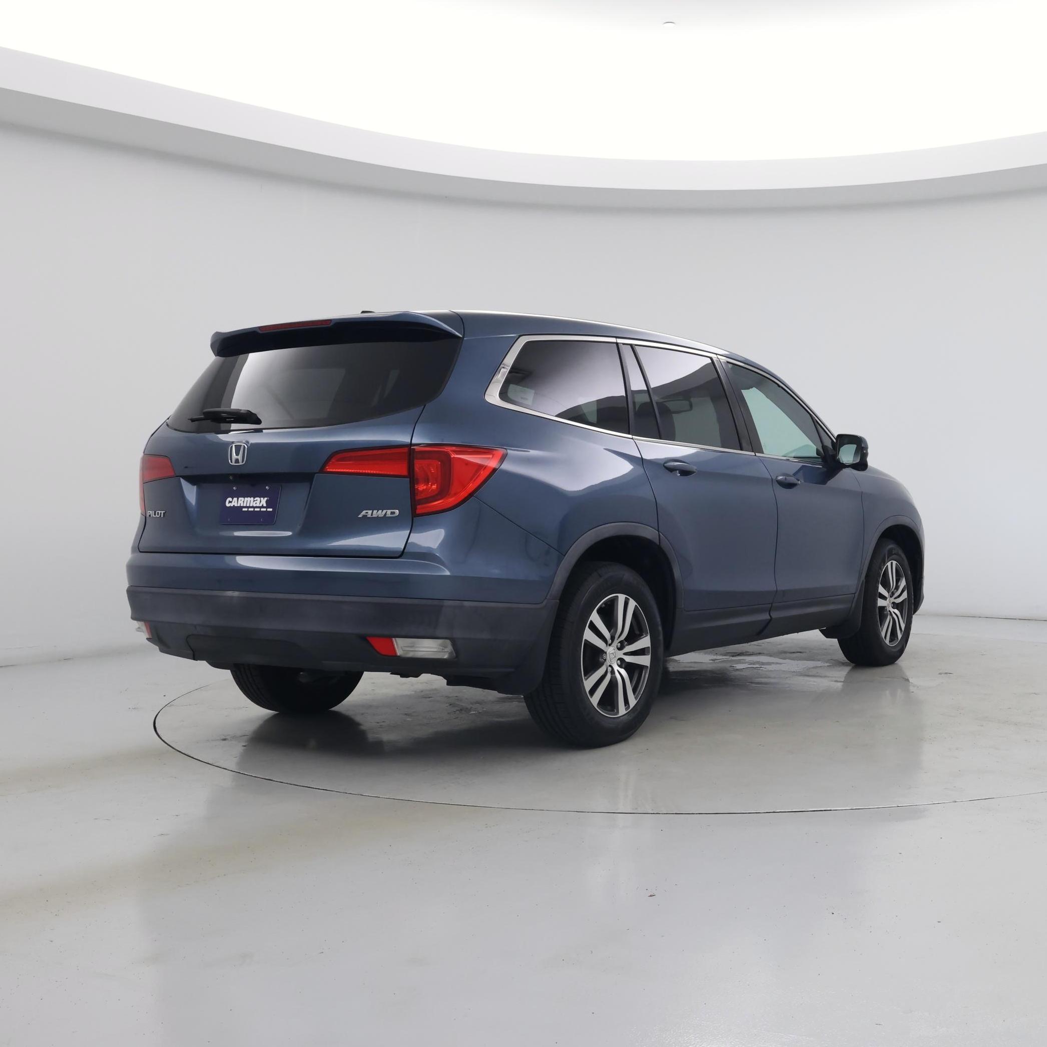 Thumbnail: 2017 Honda Pilot - 8