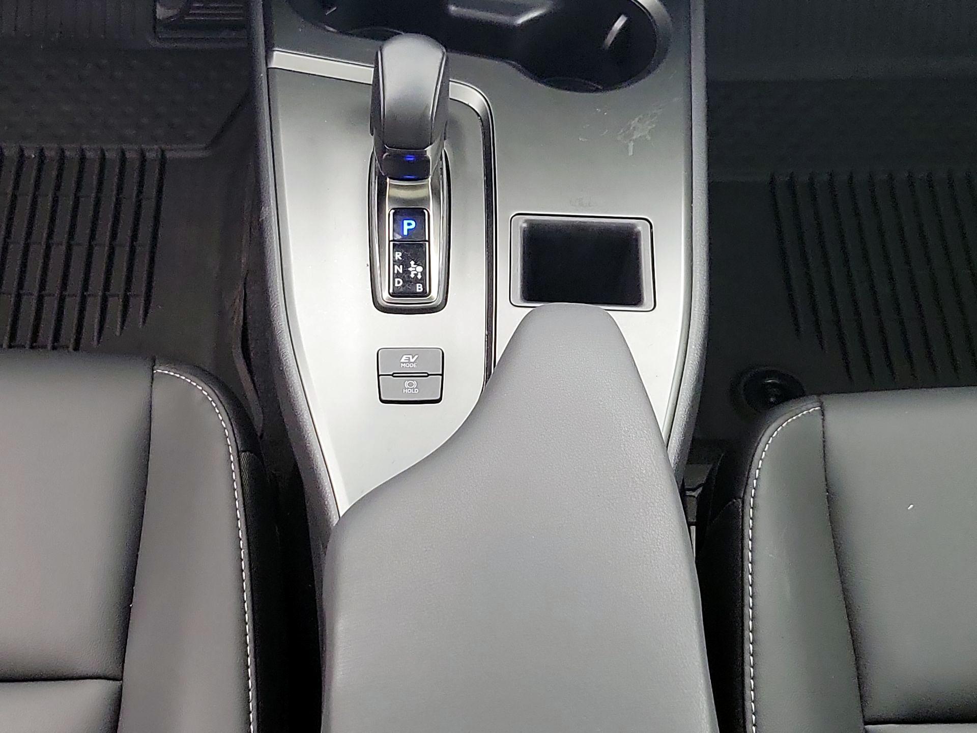 Thumbnail: 2025 Lexus UX - 17