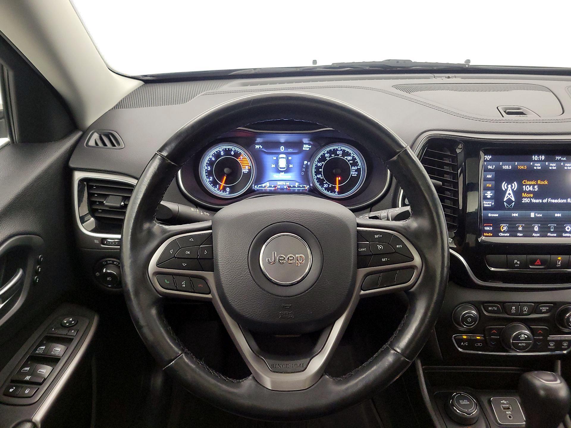 Thumbnail: 2020 Jeep Cherokee - 10