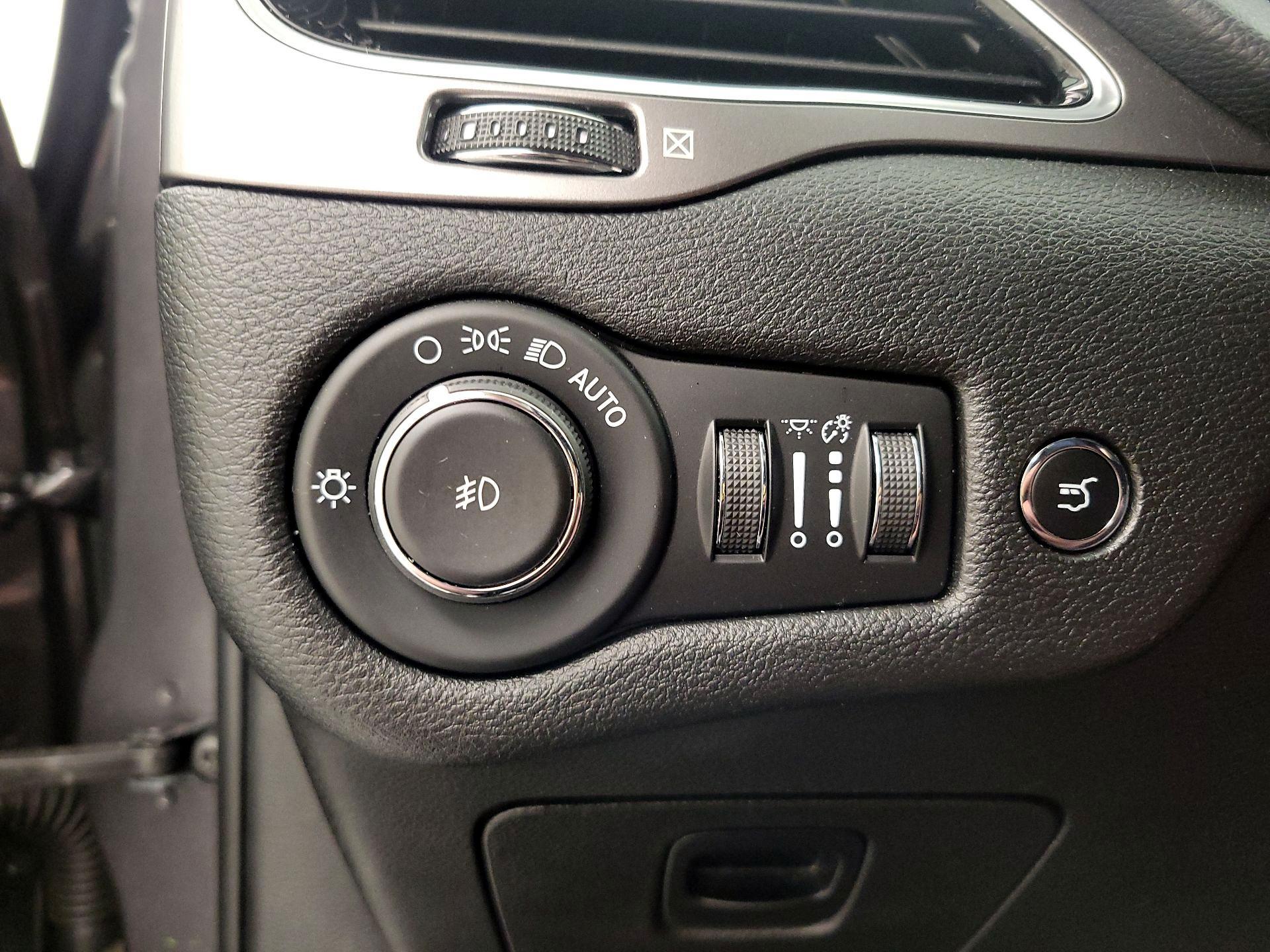 Thumbnail: 2020 Jeep Cherokee - 13