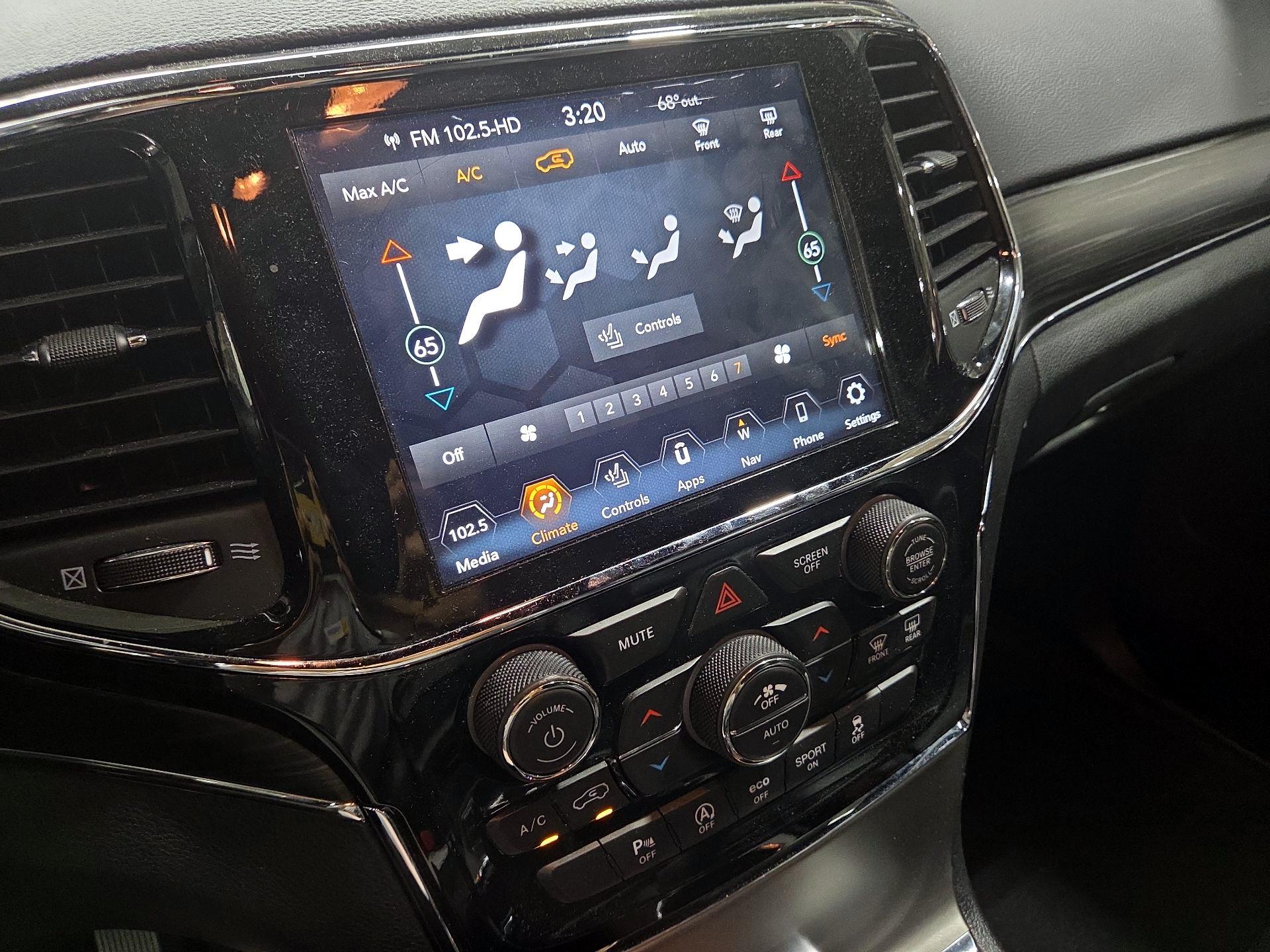Thumbnail: 2019 Jeep Grand Cherokee - 17