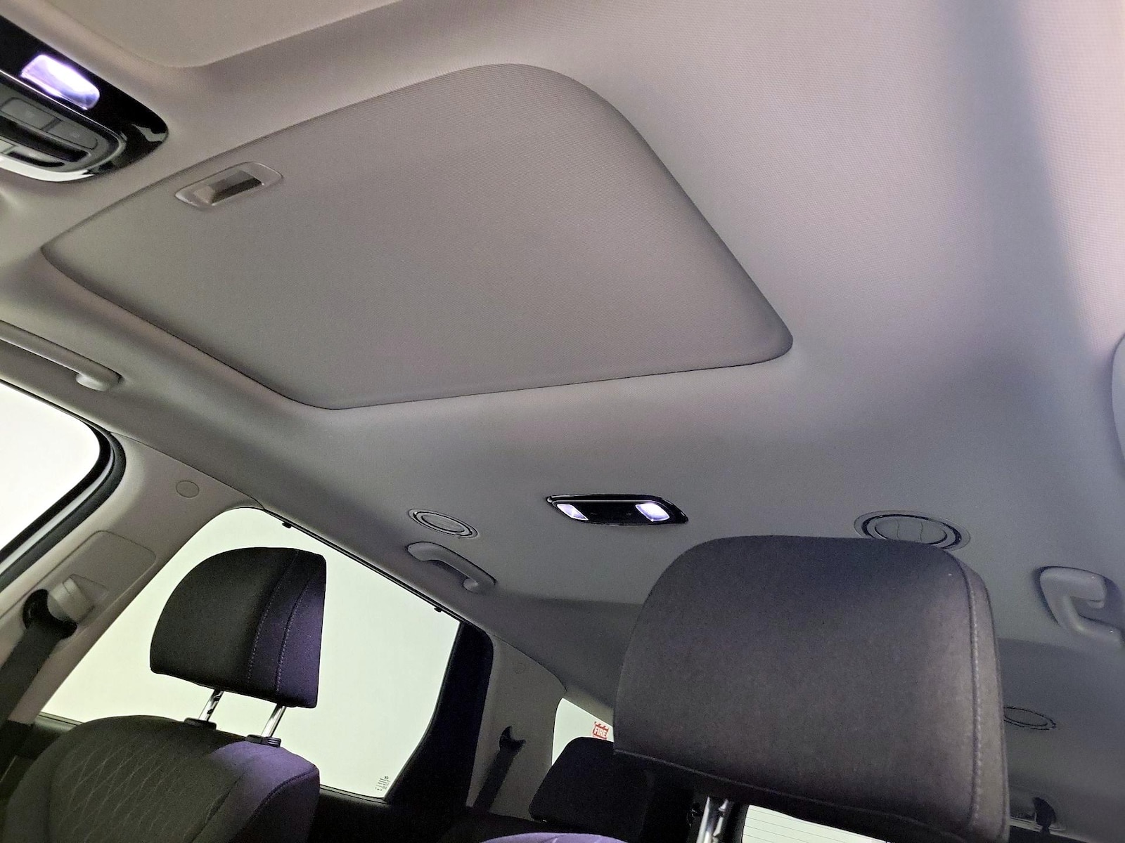 Sunroof(s) & Overhead Airbags
