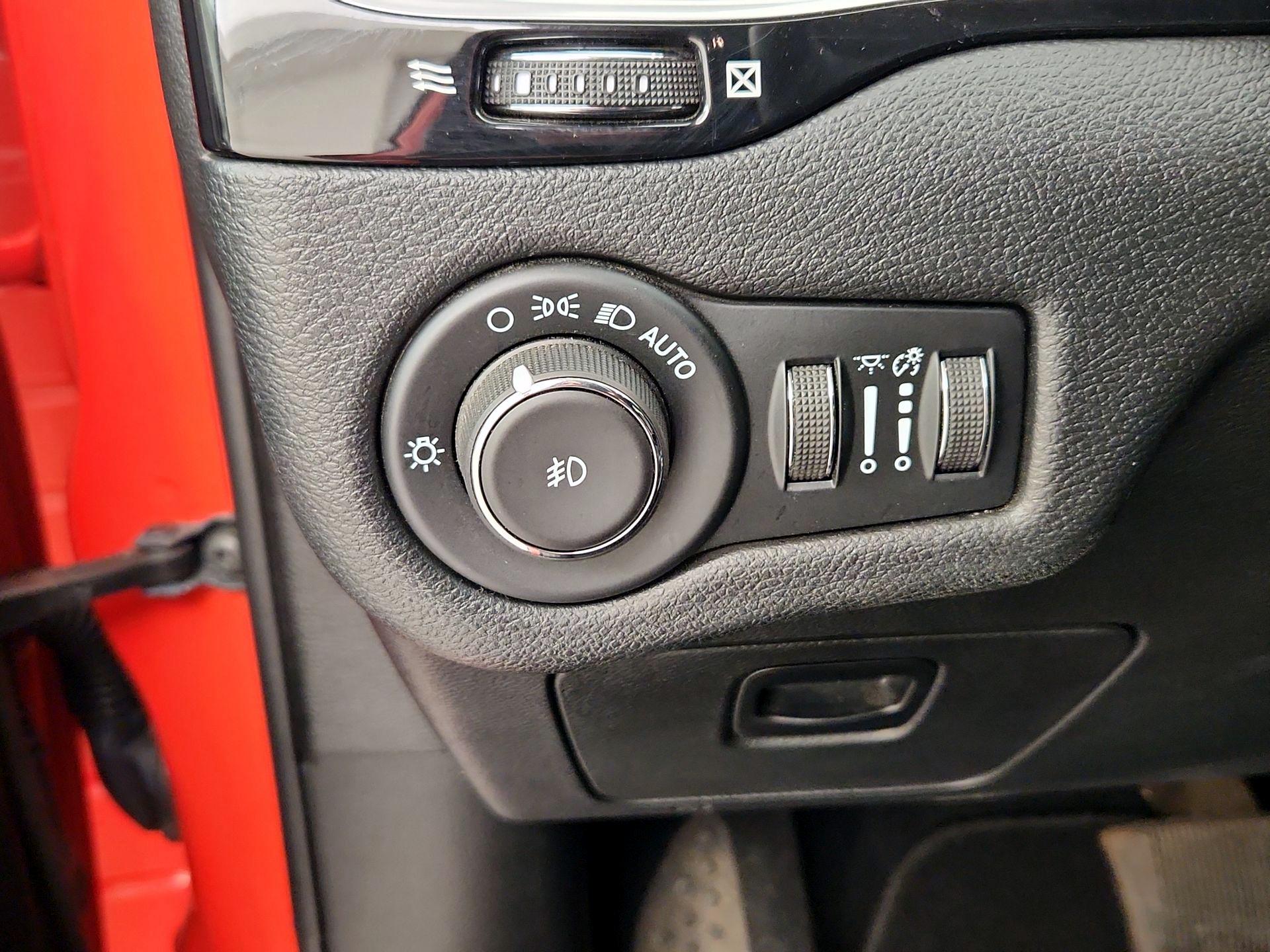 Thumbnail: 2021 Jeep Cherokee - 13