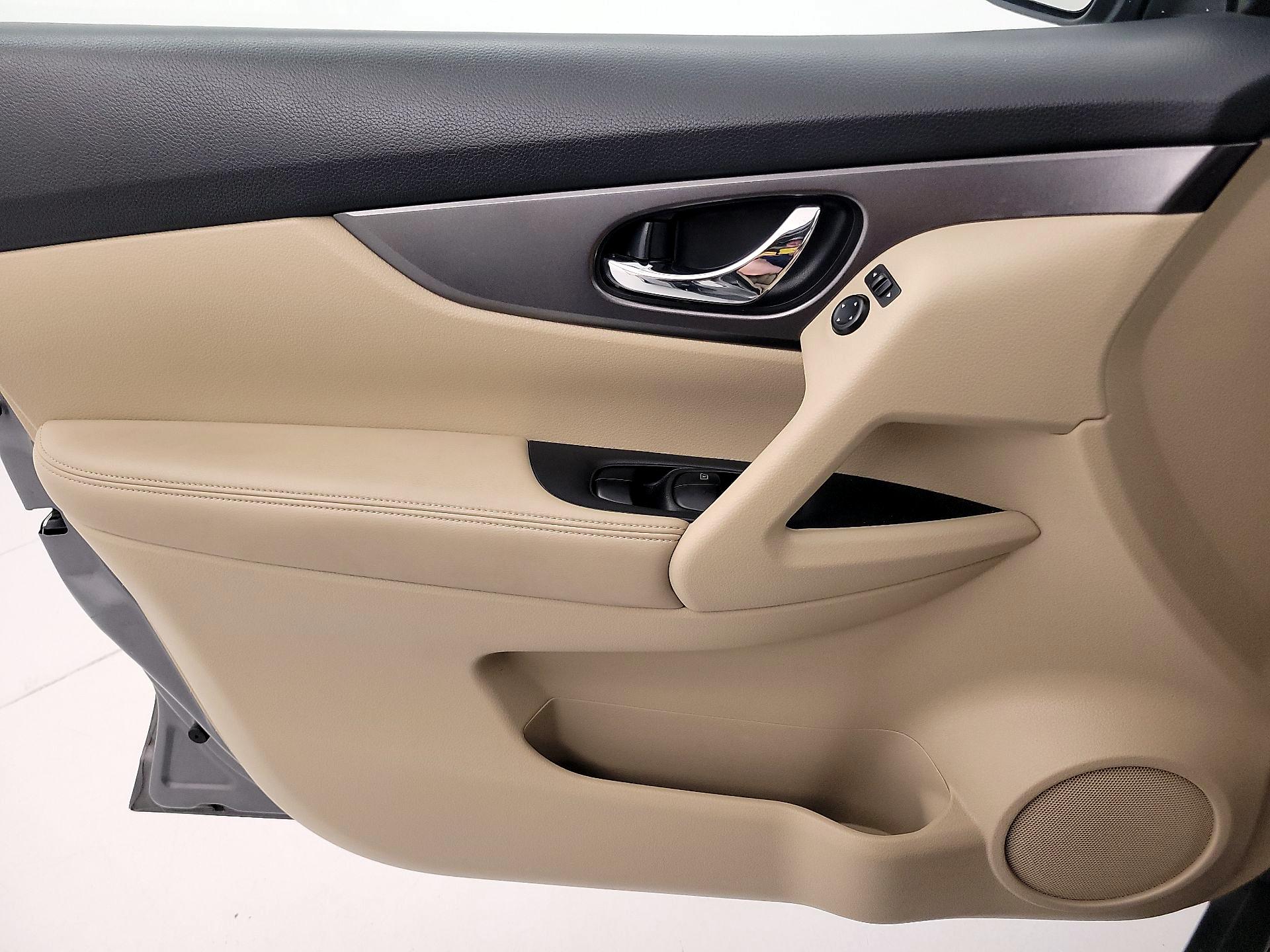 Thumbnail: 2016 Nissan Rogue - 12