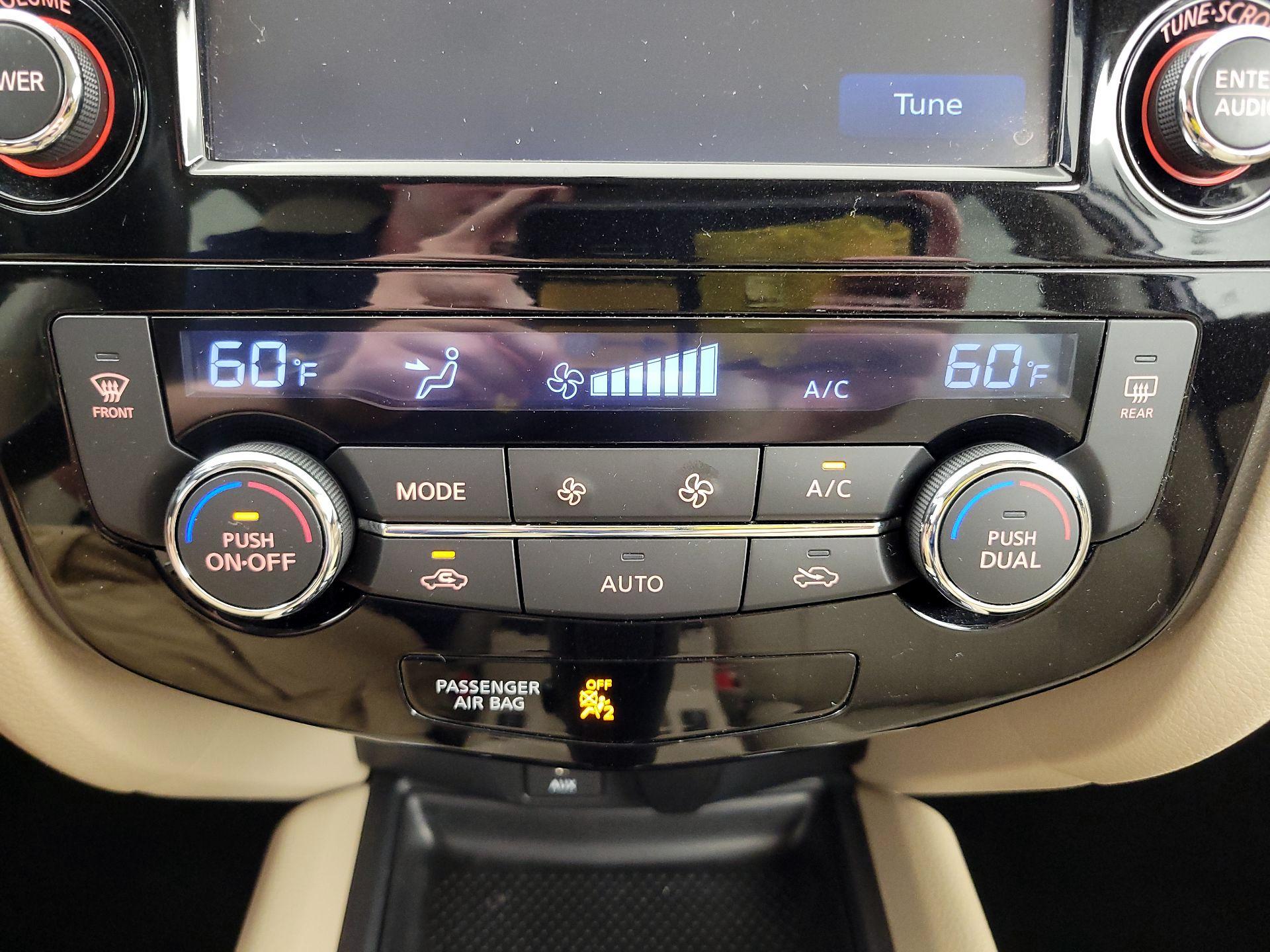 Thumbnail: 2016 Nissan Rogue - 17