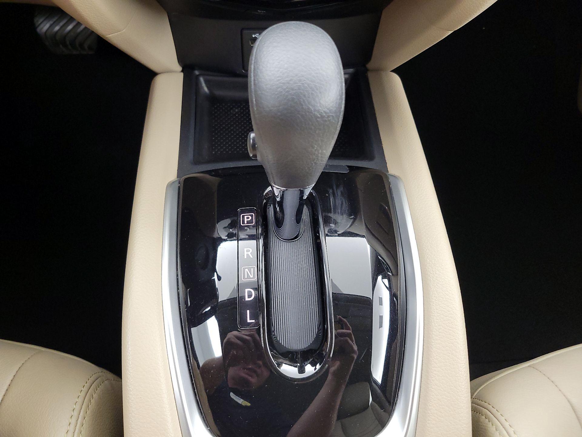 Thumbnail: 2016 Nissan Rogue - 18