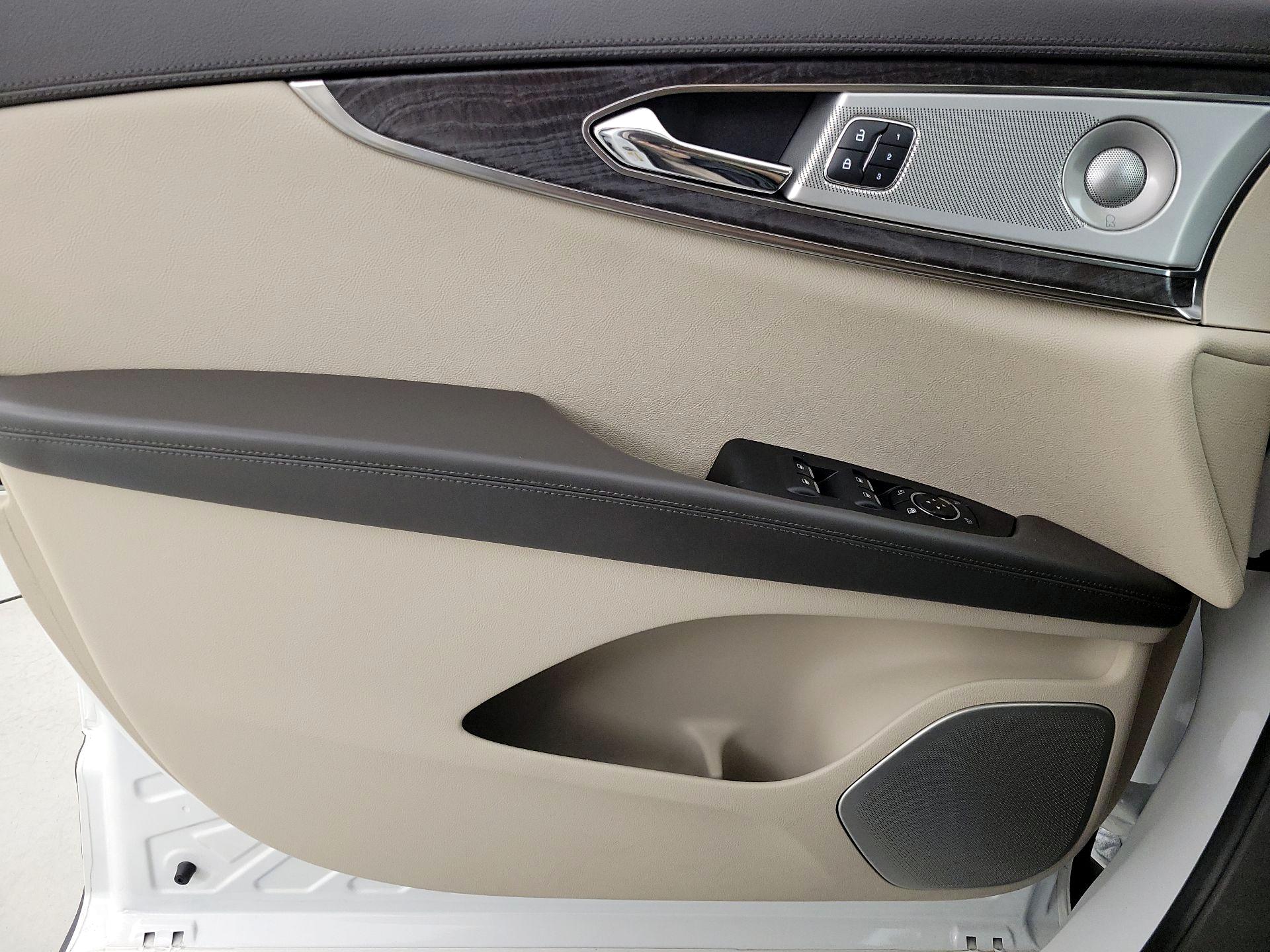 Thumbnail: 2020 Lincoln Nautilus - 12