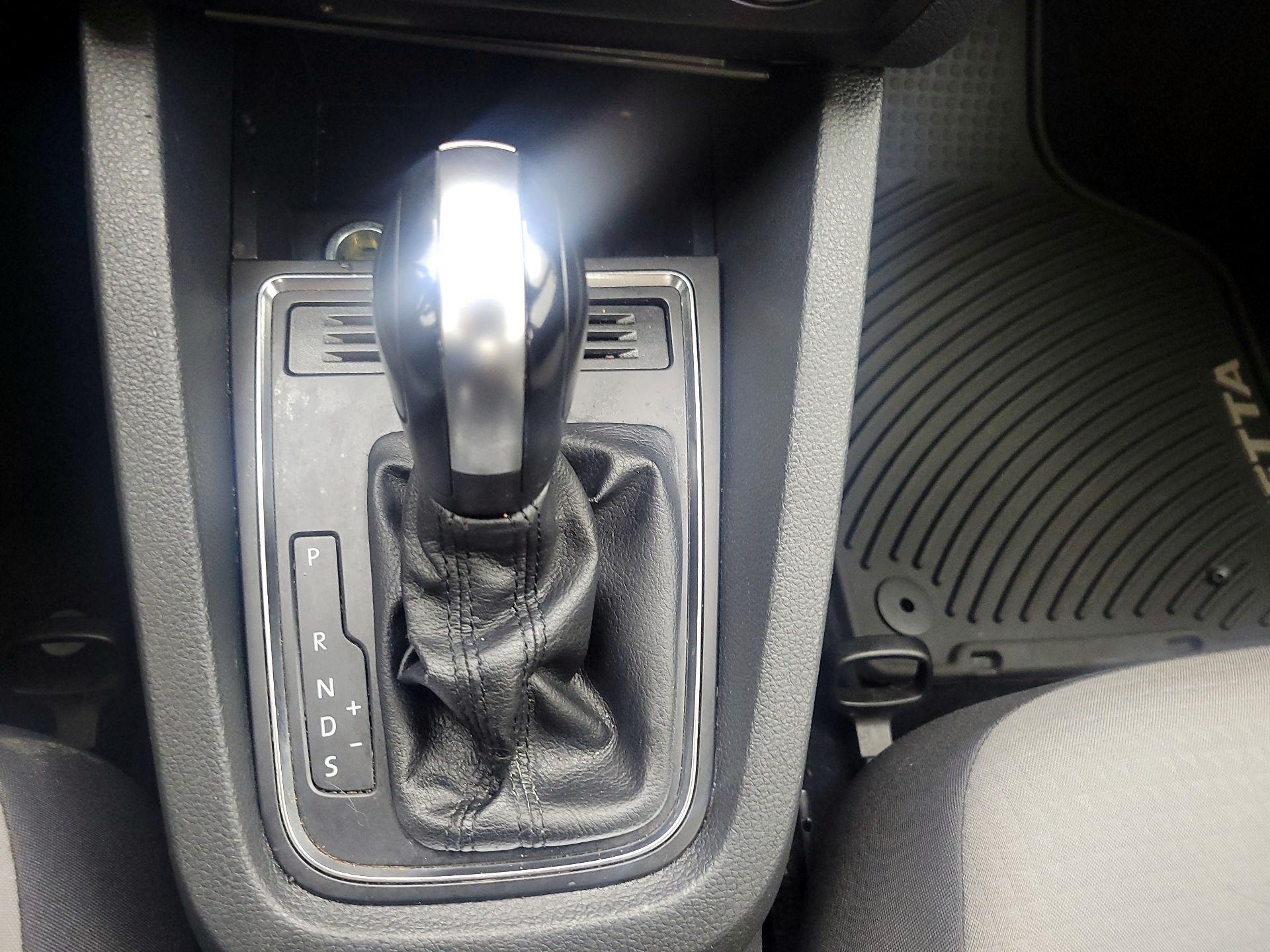 Thumbnail: 2018 Volkswagen Jetta - 17