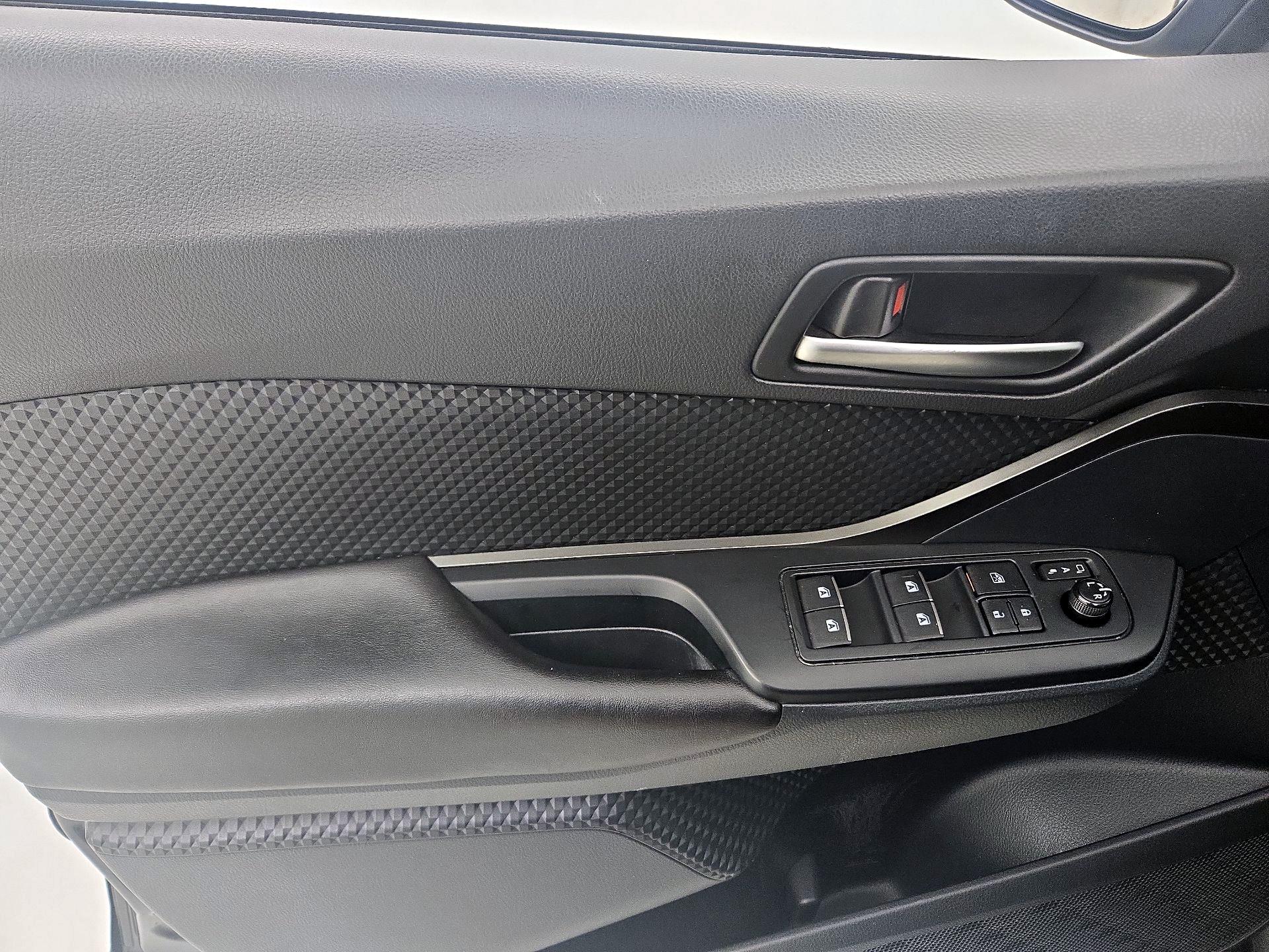 Thumbnail: 2018 Toyota C-HR - 12