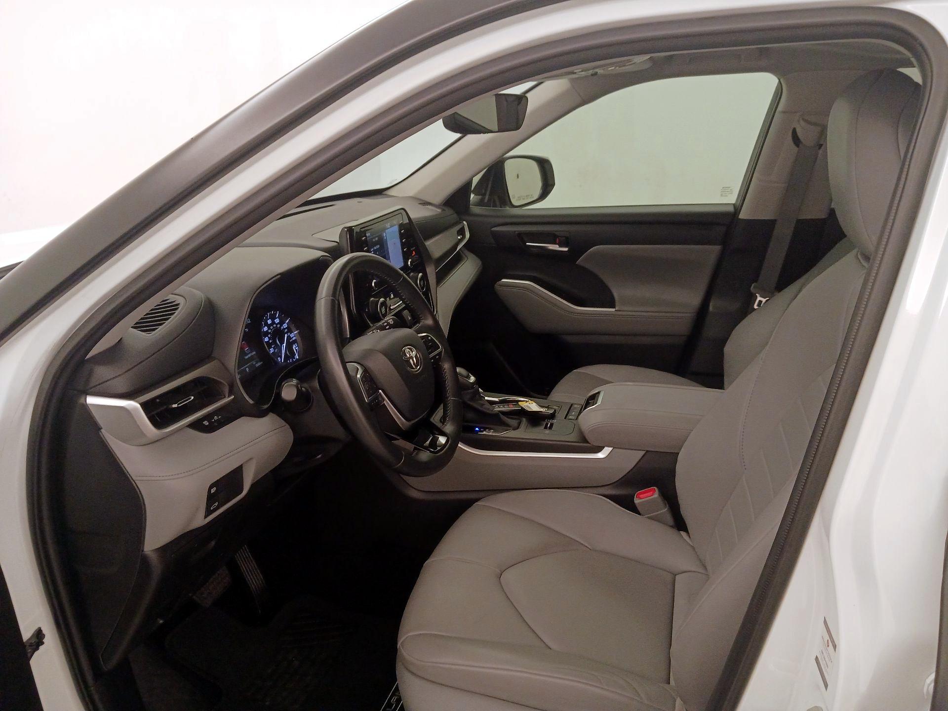 Thumbnail: 2020 Toyota Highlander - 11